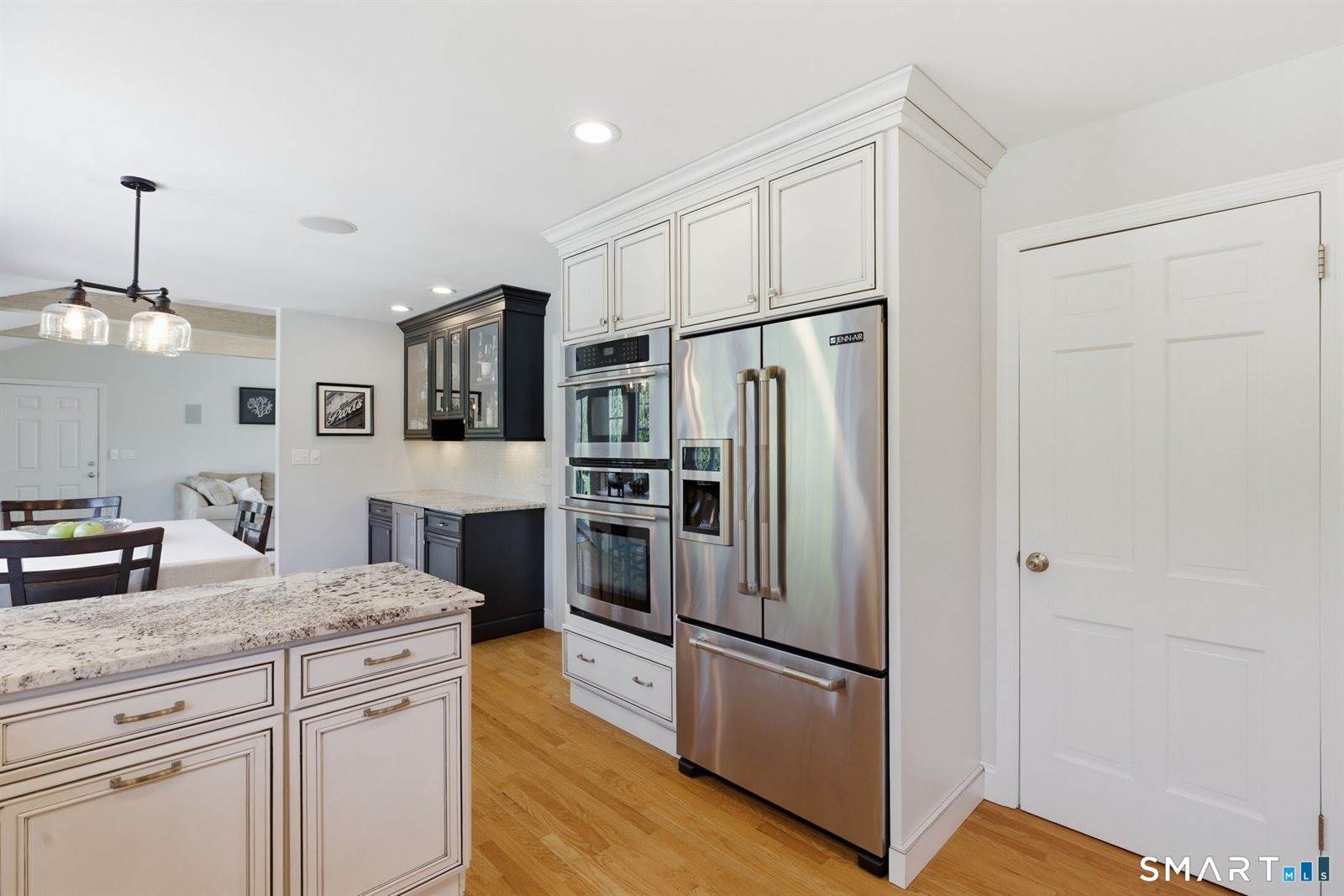 8 Scenic Hill, Trumbull, CT 06611