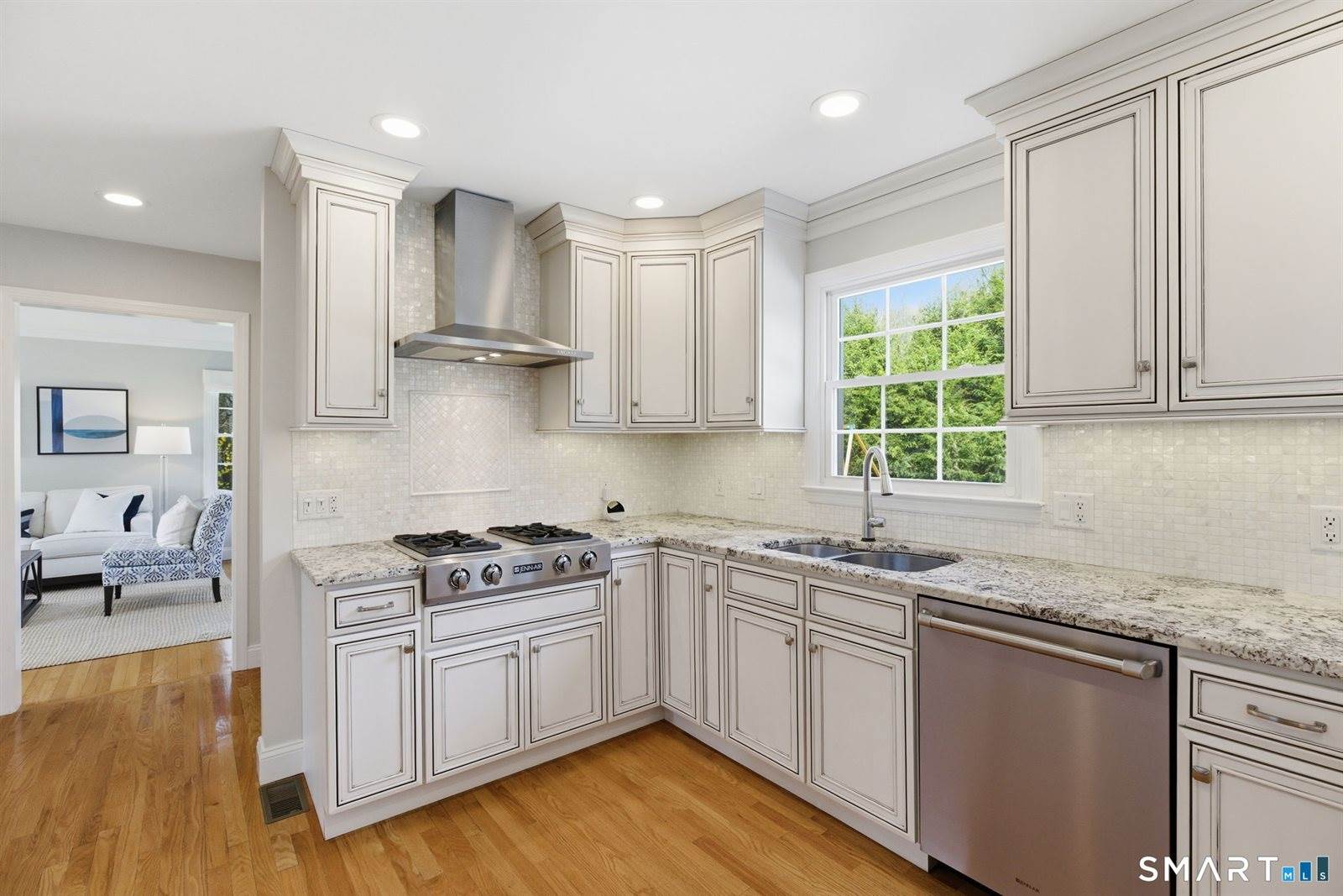 8 Scenic Hill, Trumbull, CT 06611