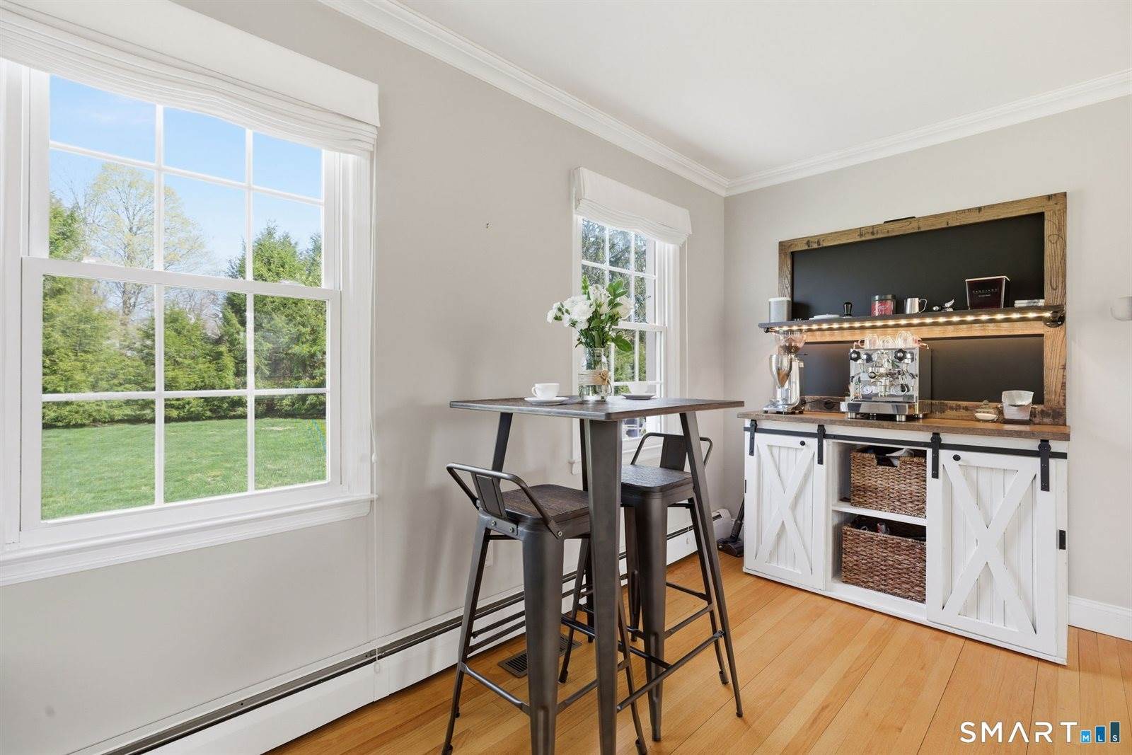 8 Scenic Hill, Trumbull, CT 06611