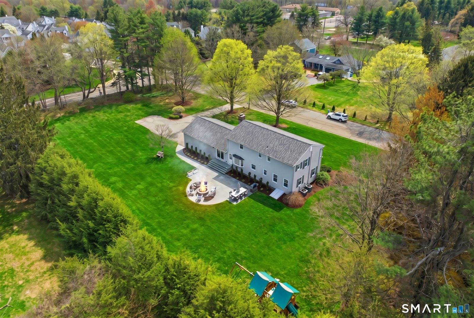 8 Scenic Hill, Trumbull, CT 06611