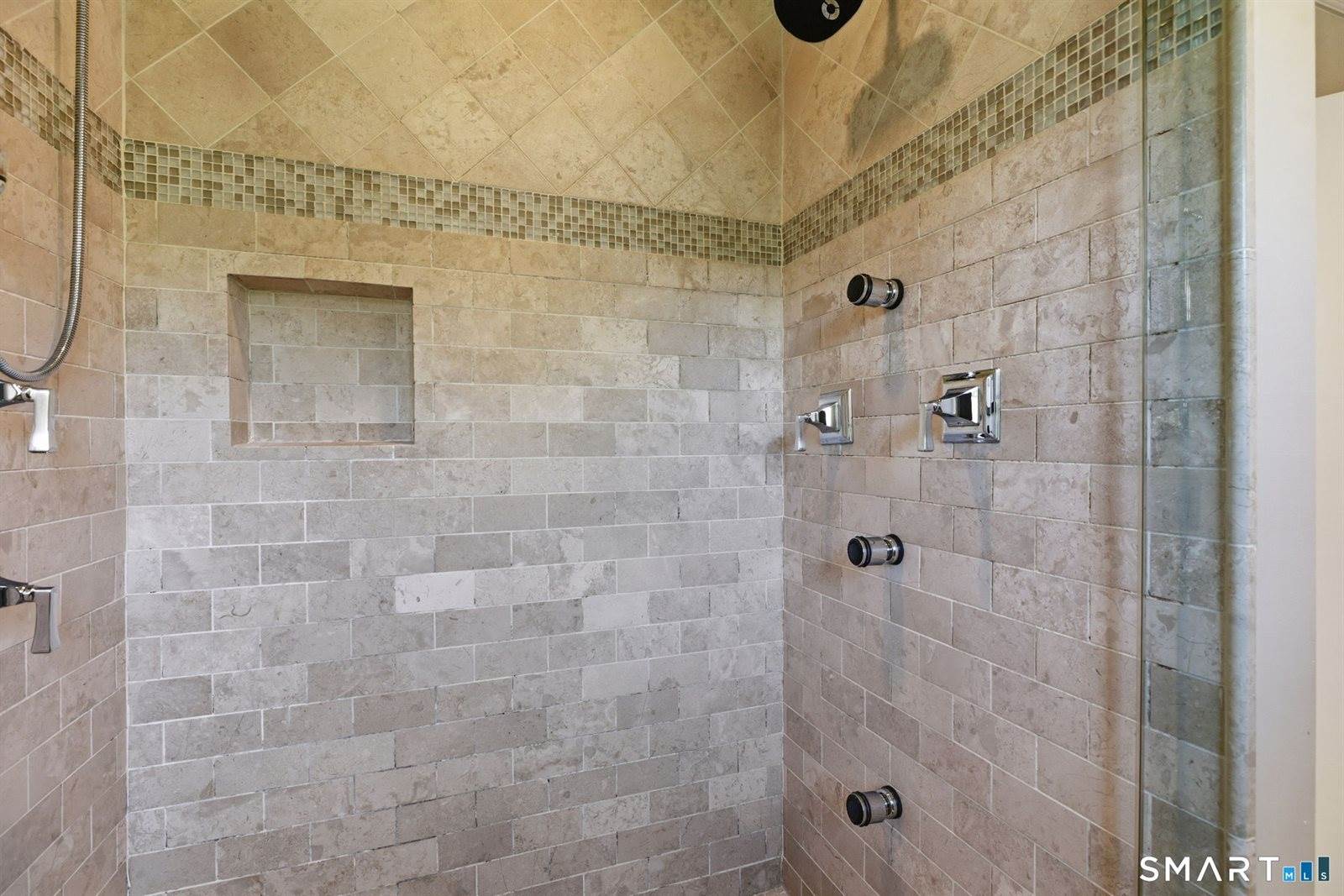 8 Scenic Hill, Trumbull, CT 06611