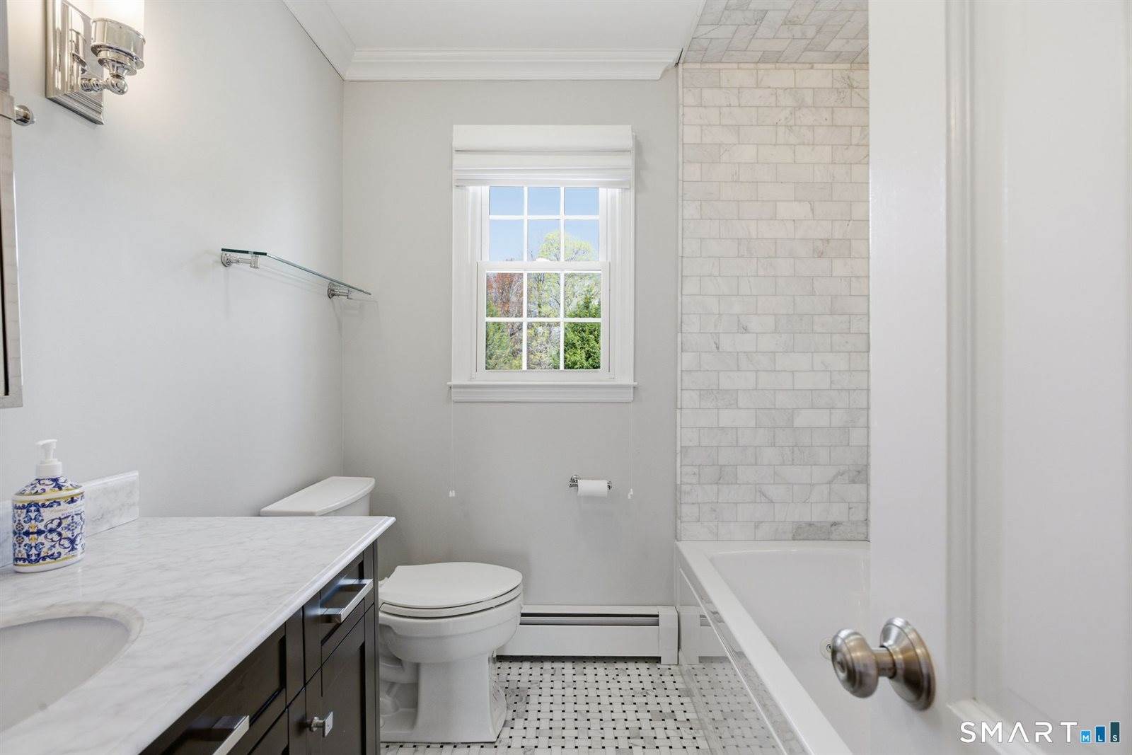 8 Scenic Hill, Trumbull, CT 06611