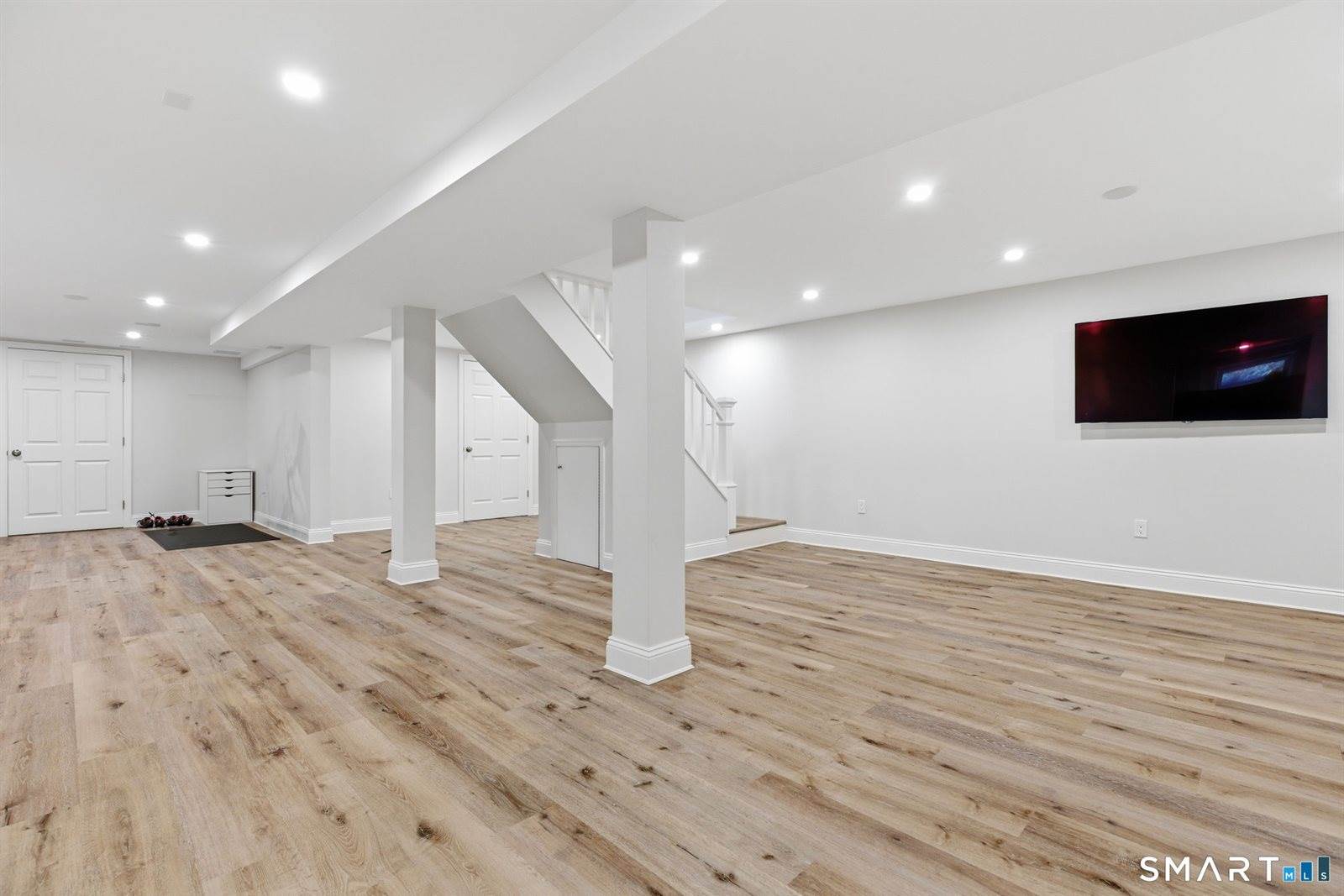 8 Scenic Hill, Trumbull, CT 06611