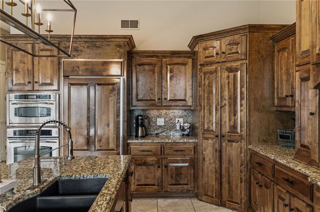 4900 SW Marguerite Street, Blue Springs, MO 64015