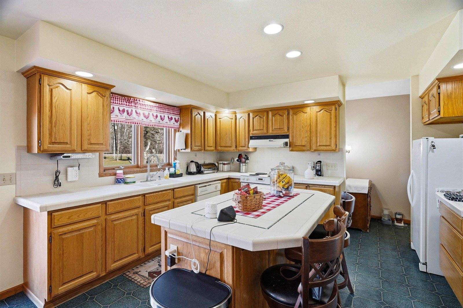 11712 Eisenhower Drive, Chili, WI 54420