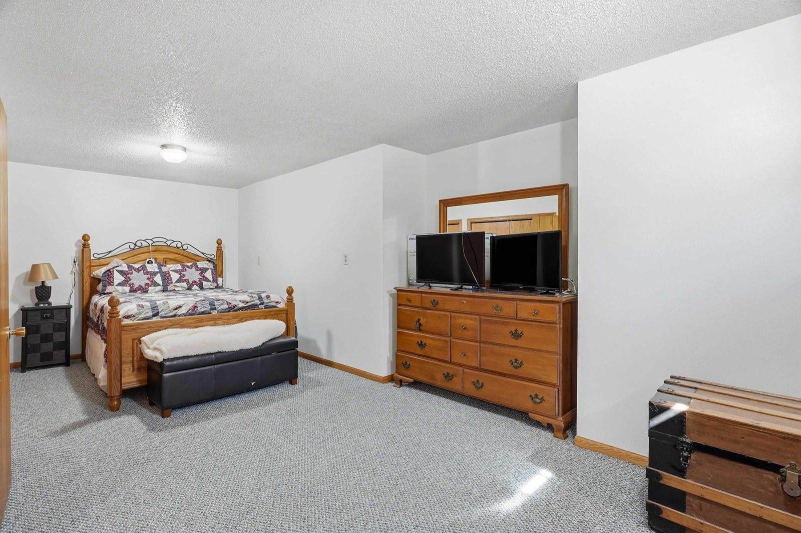 11712 Eisenhower Drive, Chili, WI 54420
