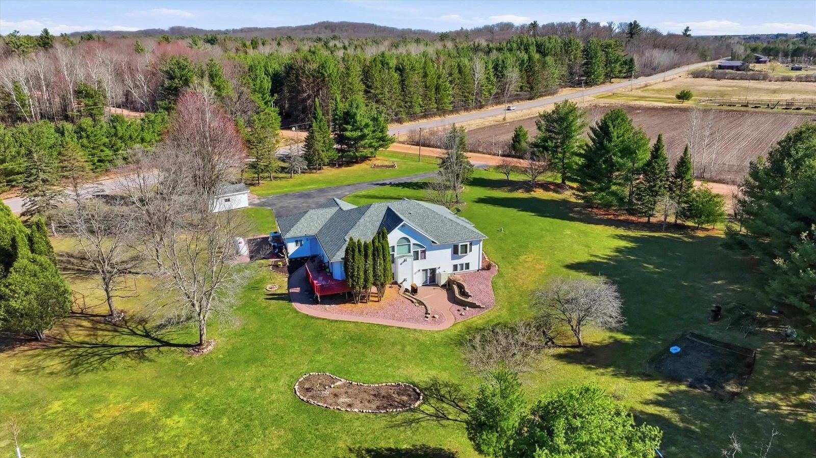 11712 Eisenhower Drive, Chili, WI 54420