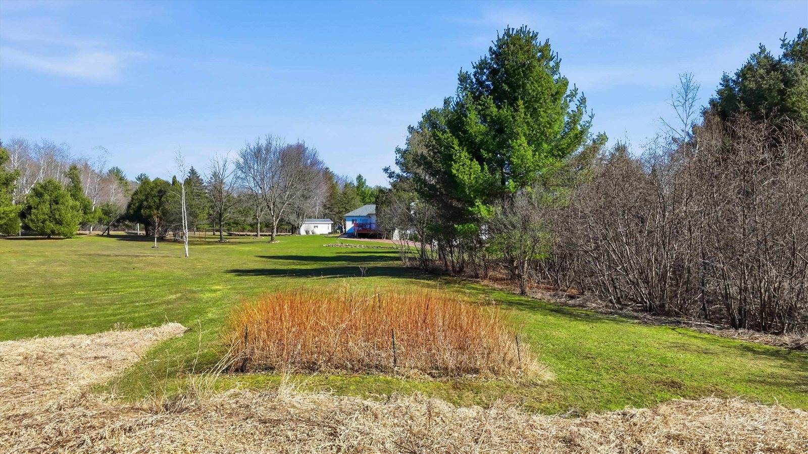11712 Eisenhower Drive, Chili, WI 54420