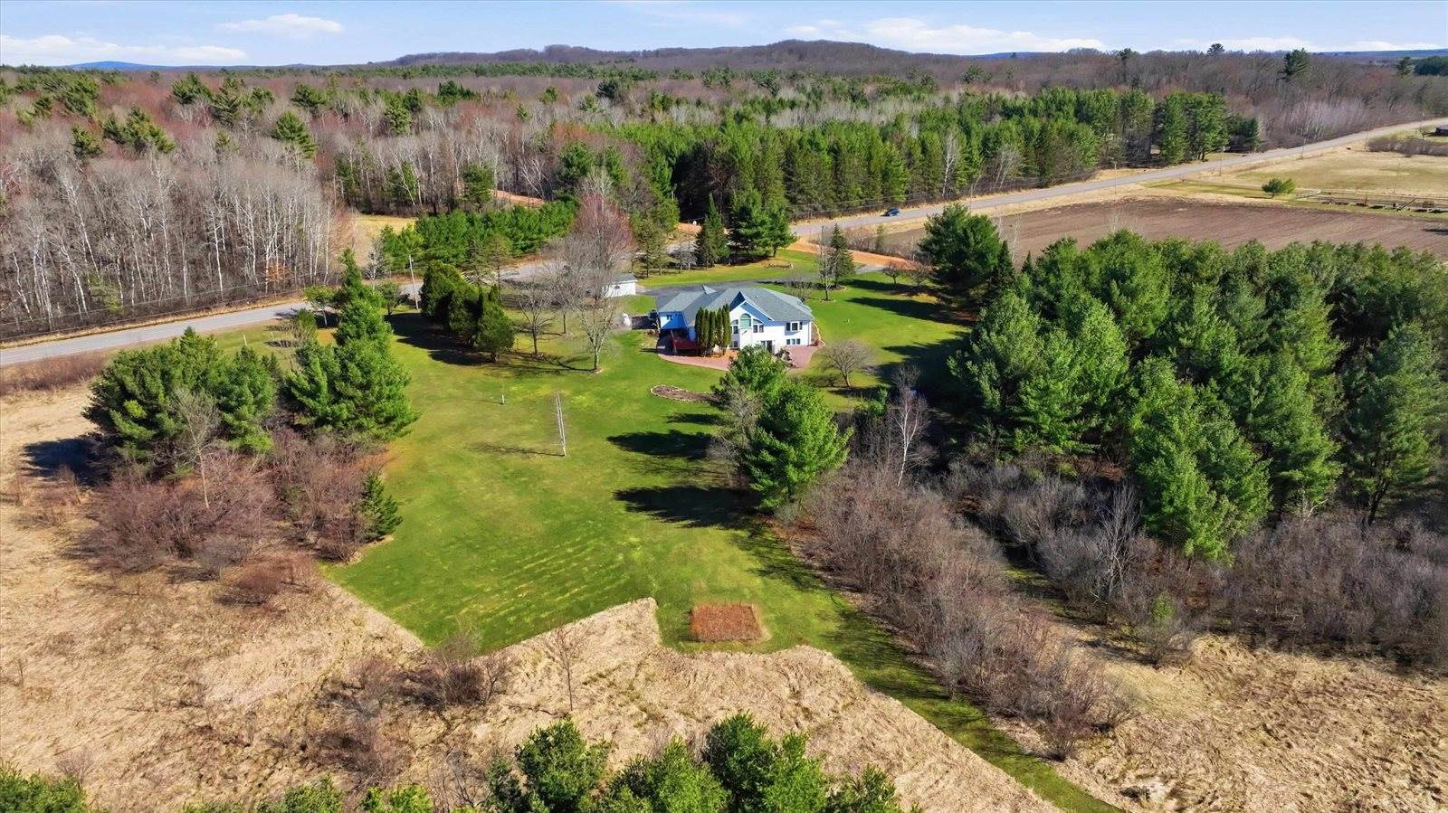 11712 Eisenhower Drive, Chili, WI 54420