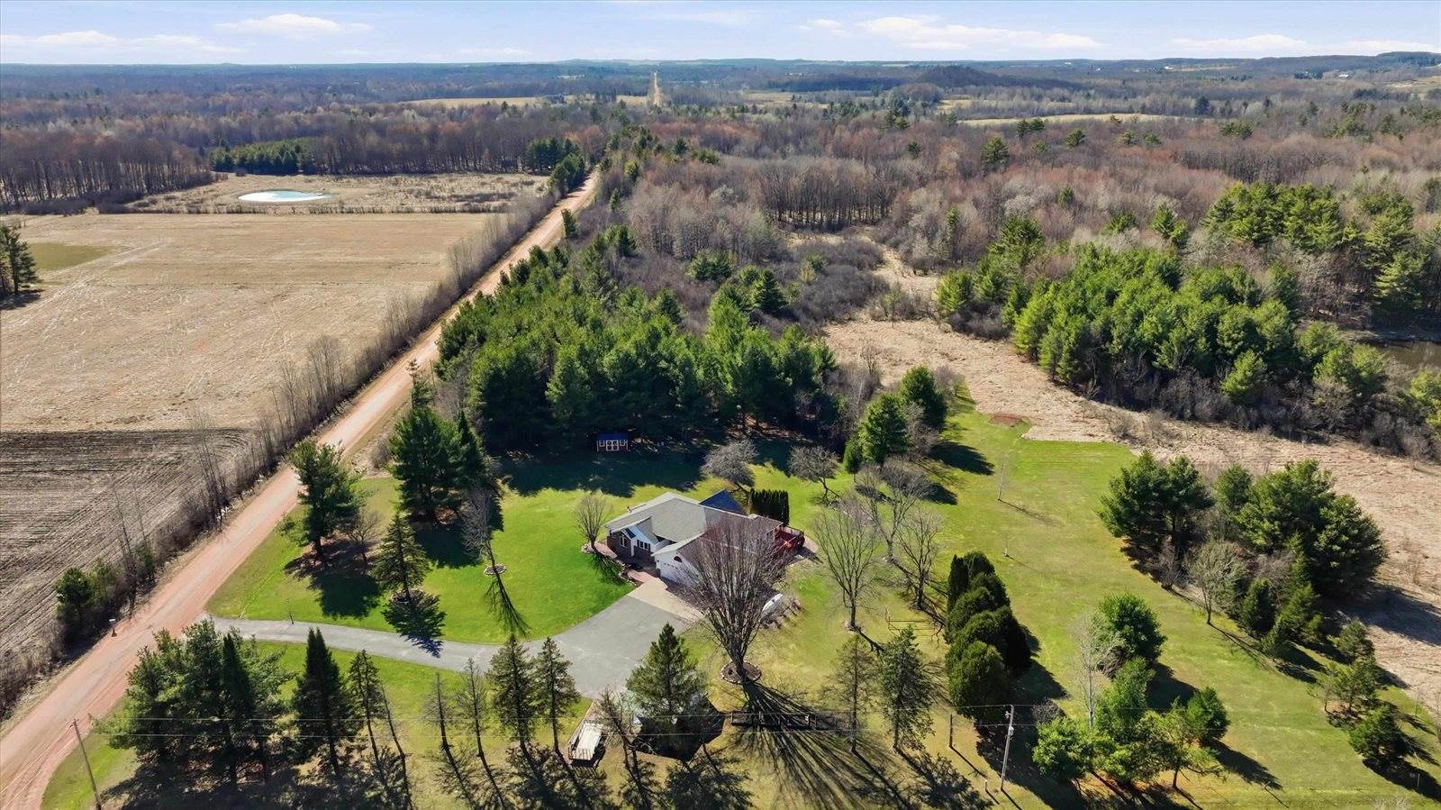 11712 Eisenhower Drive, Chili, WI 54420