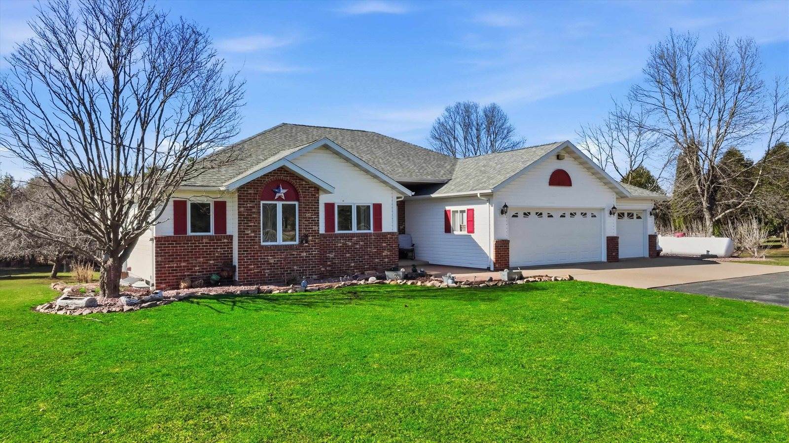 11712 Eisenhower Drive, Chili, WI 54420