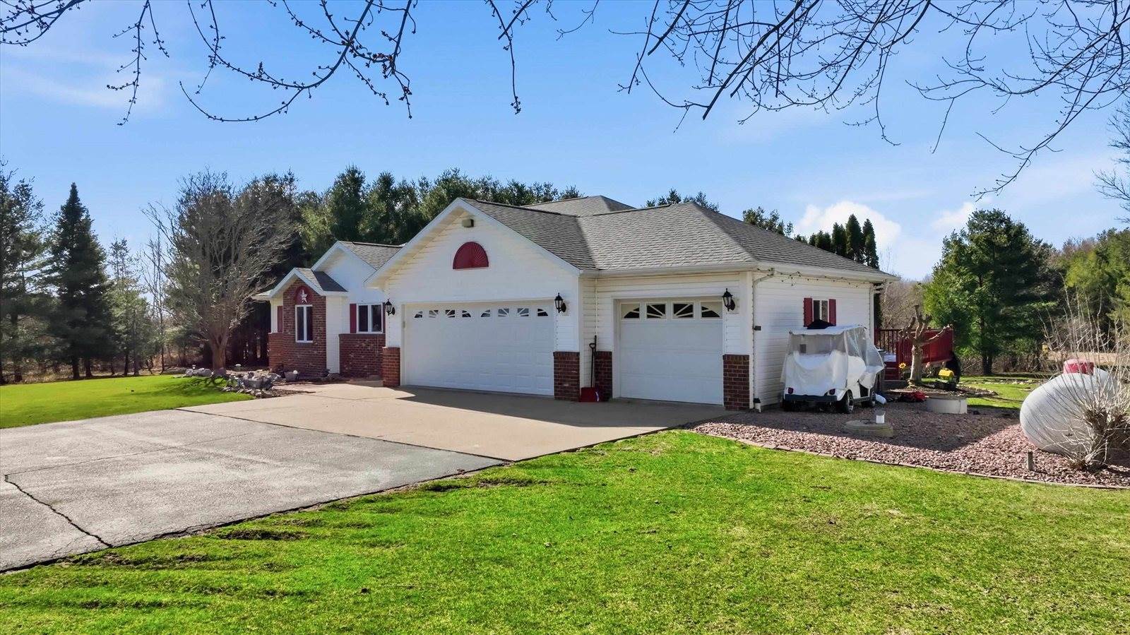 11712 Eisenhower Drive, Chili, WI 54420