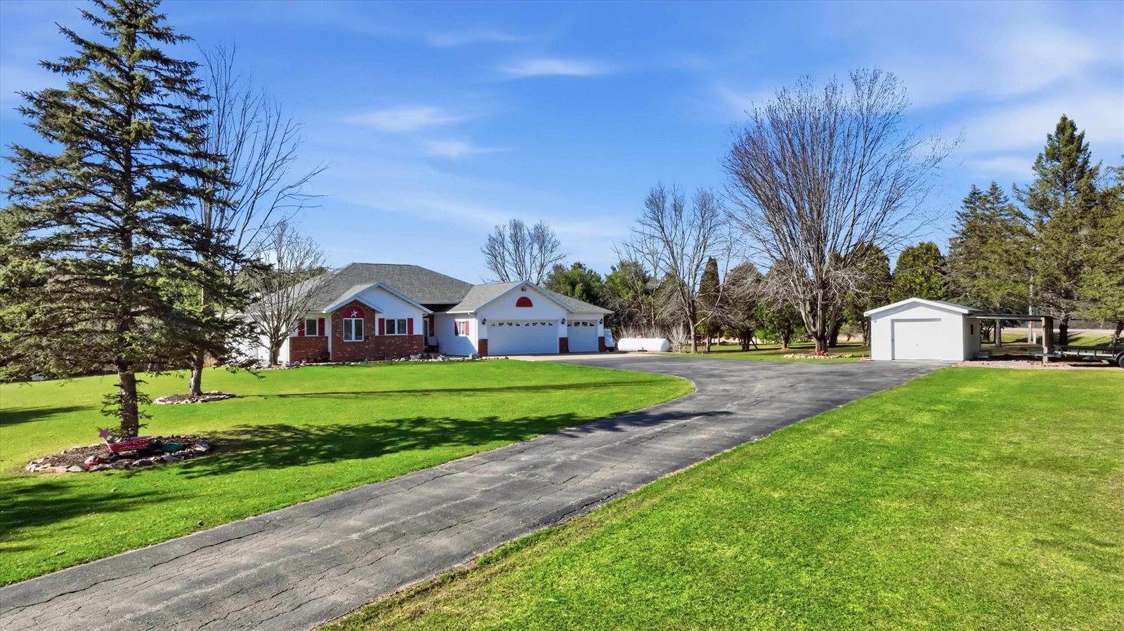 11712 Eisenhower Drive, Chili, WI 54420