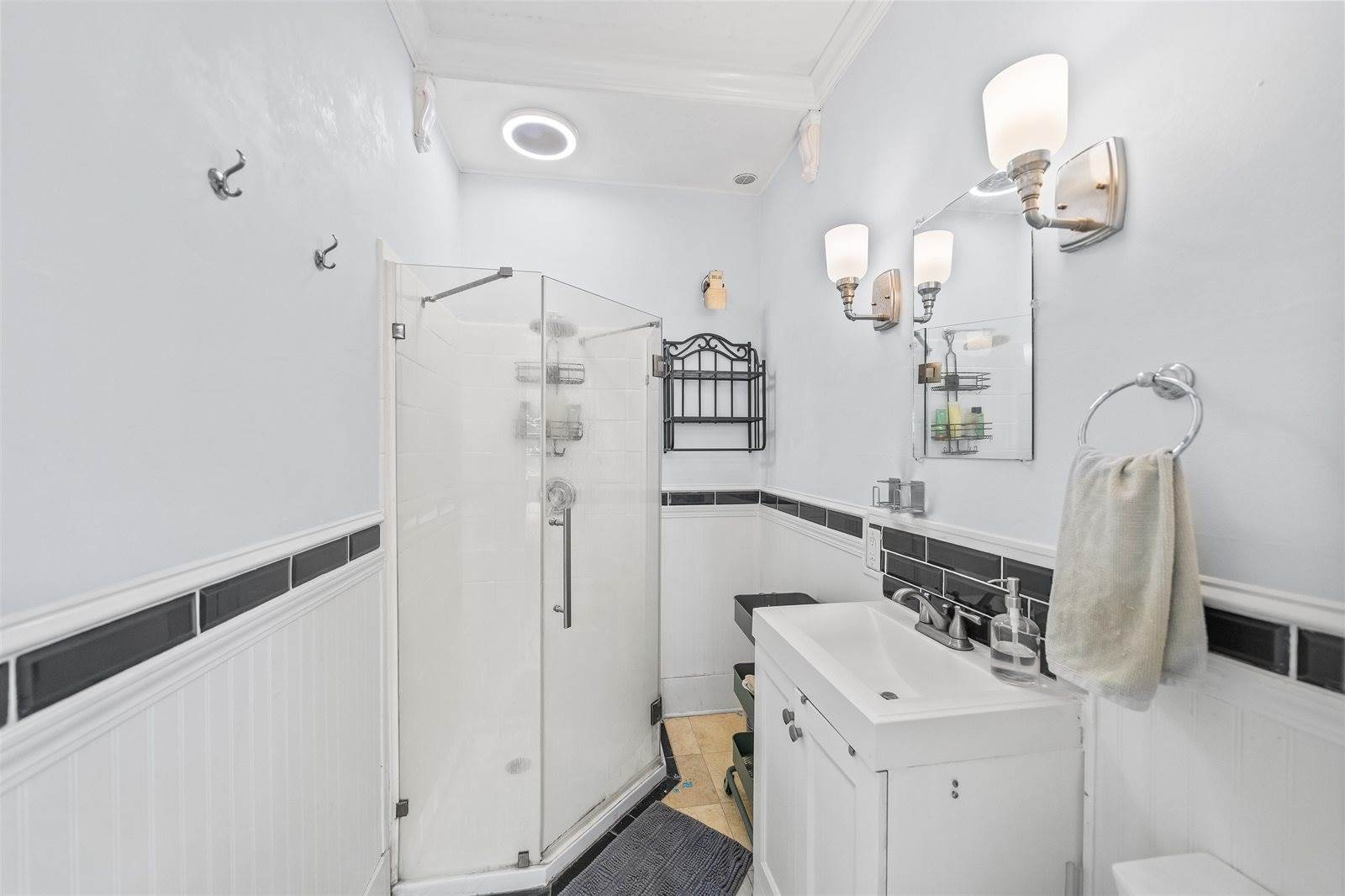 670 Maury St, Memphis, TN 38107