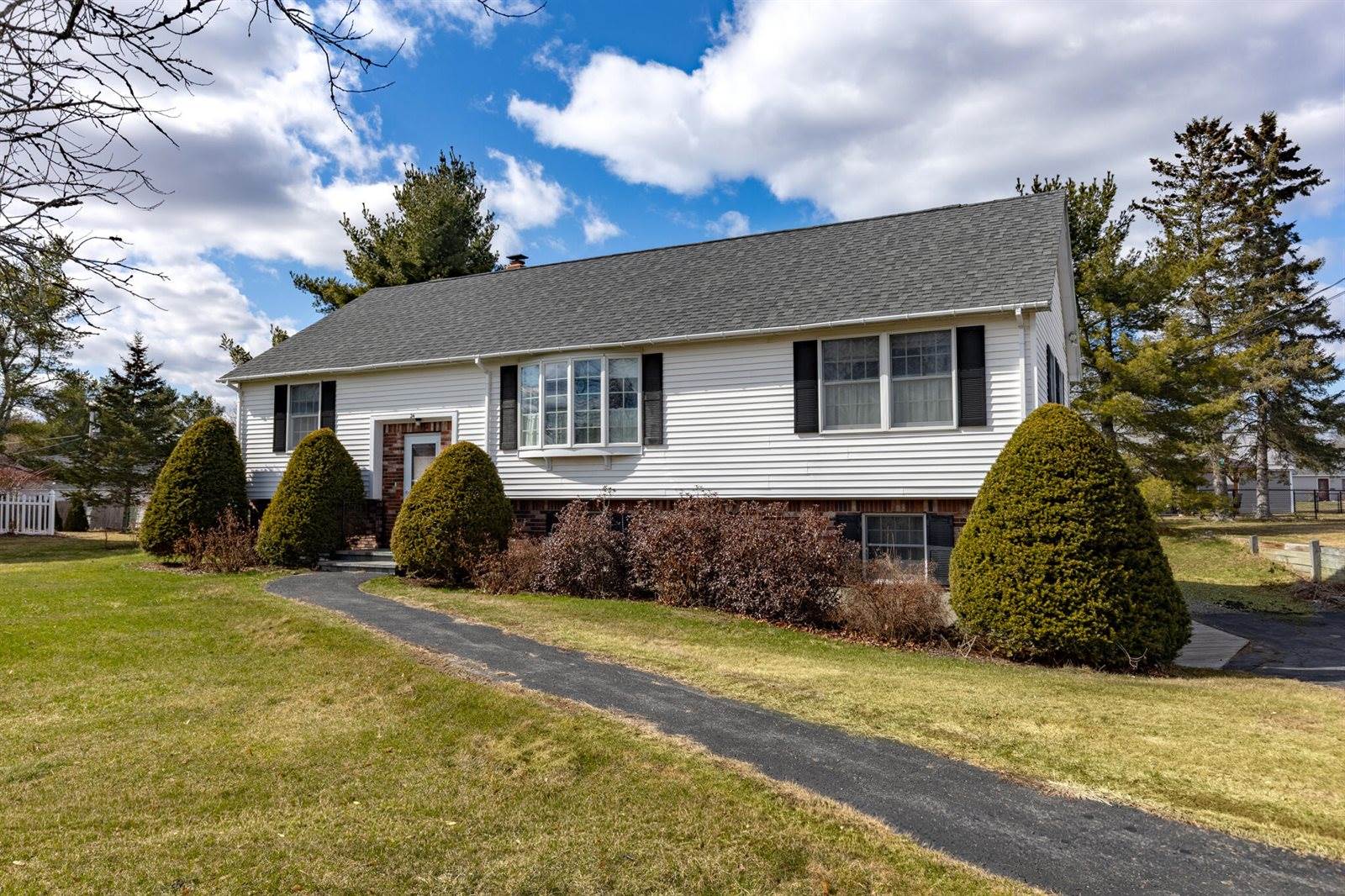 24 Laurel Circle Circle, Bangor, ME 04401