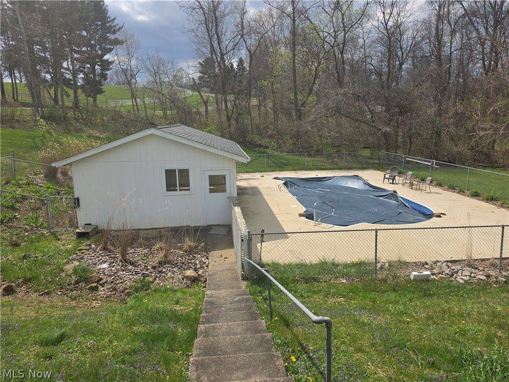 10525 Twin Oaks Drive, Cambridge, OH 43725
