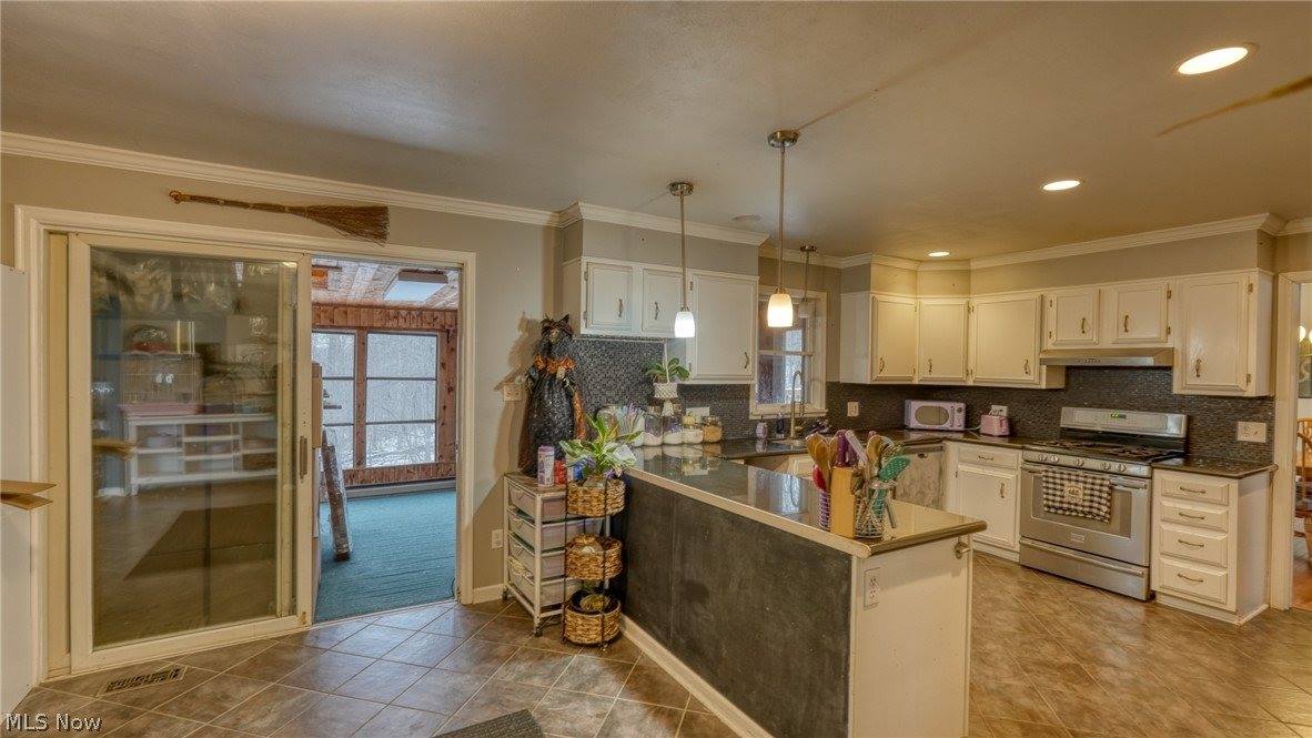 10525 Twin Oaks Drive, Cambridge, OH 43725