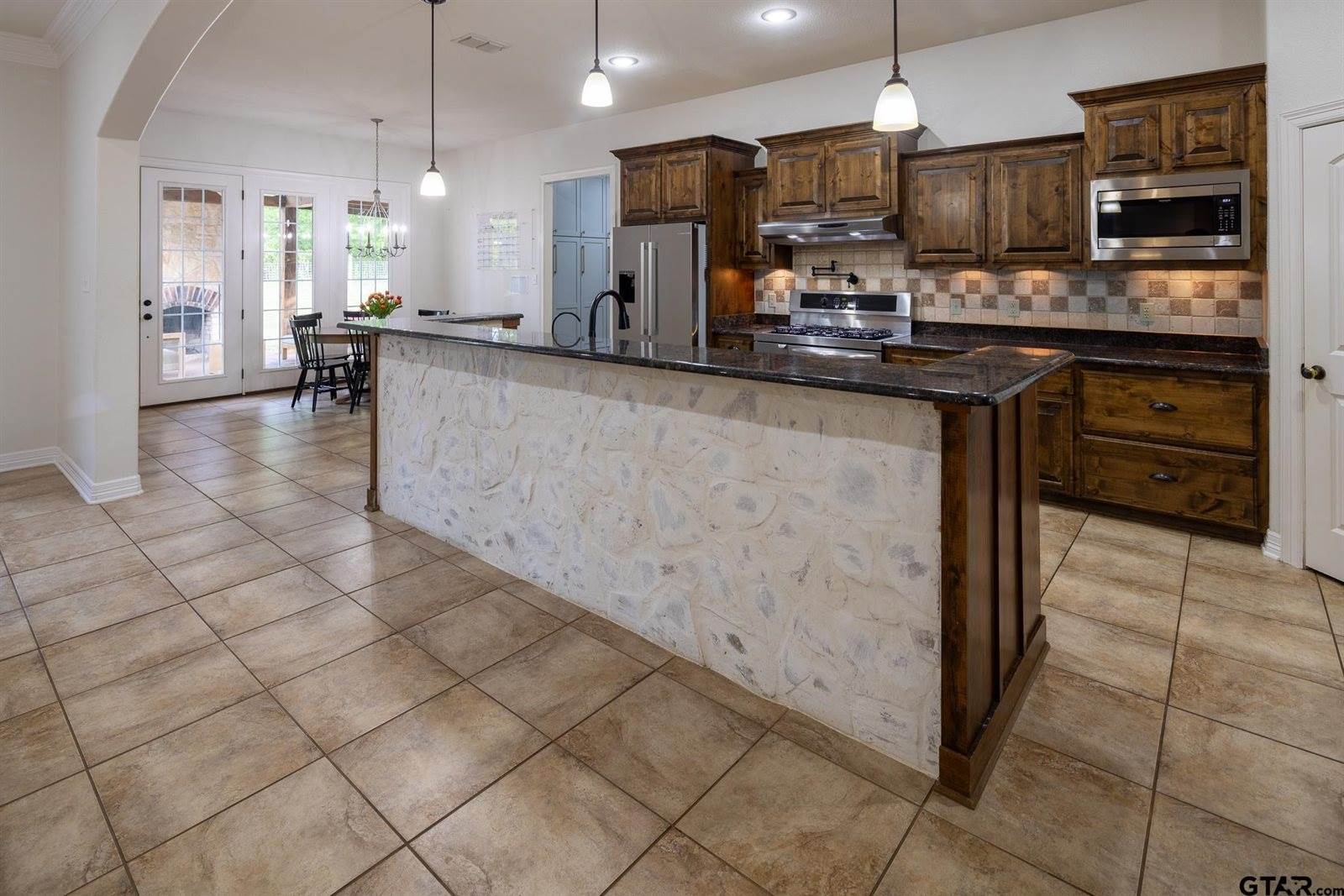 101 Thames Dr, Bullard, TX 75757