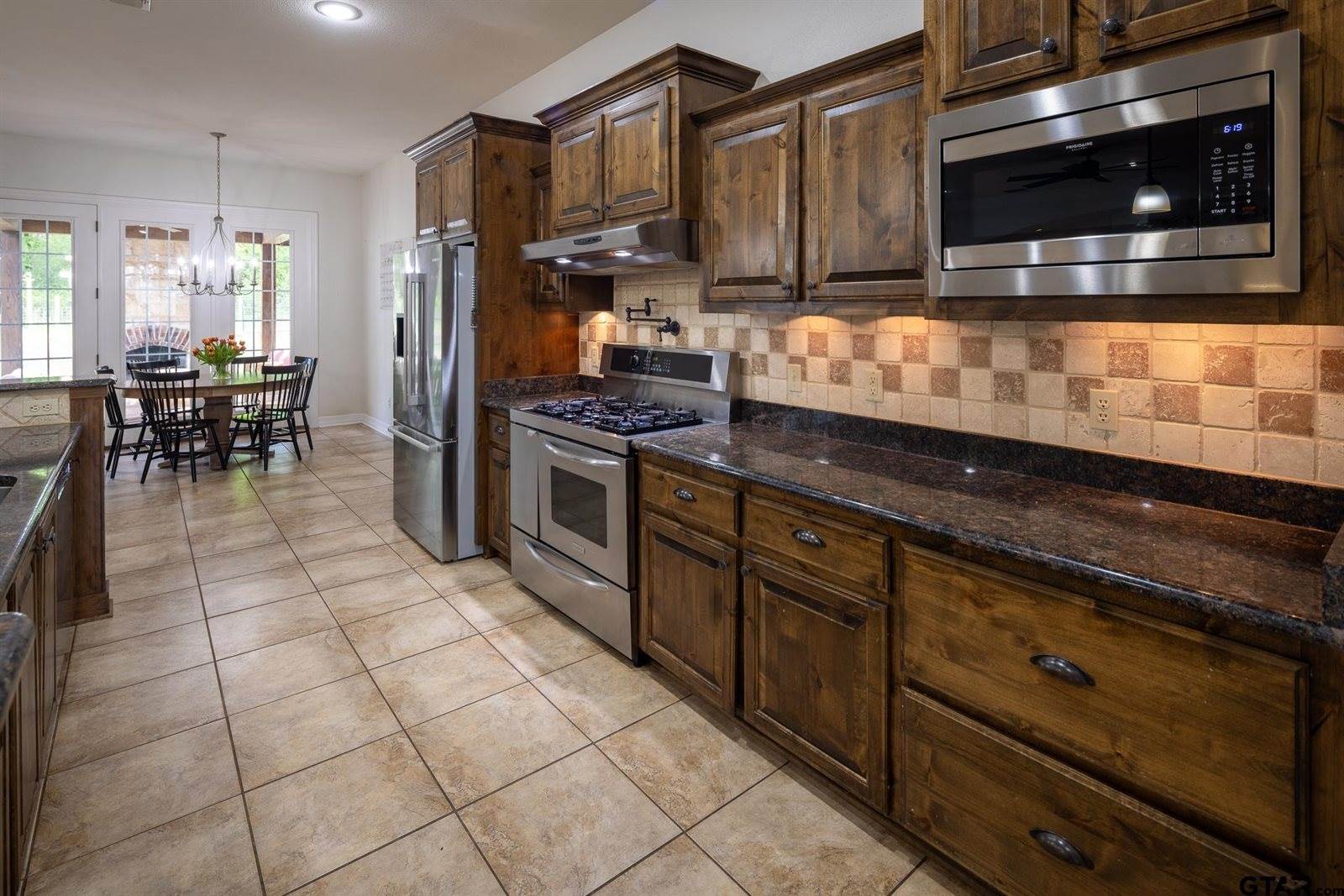 101 Thames Dr, Bullard, TX 75757