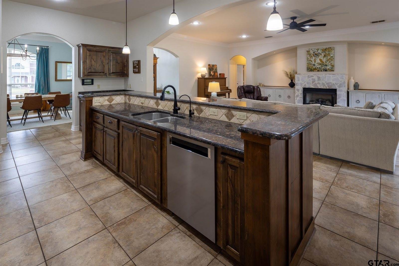 101 Thames Dr, Bullard, TX 75757