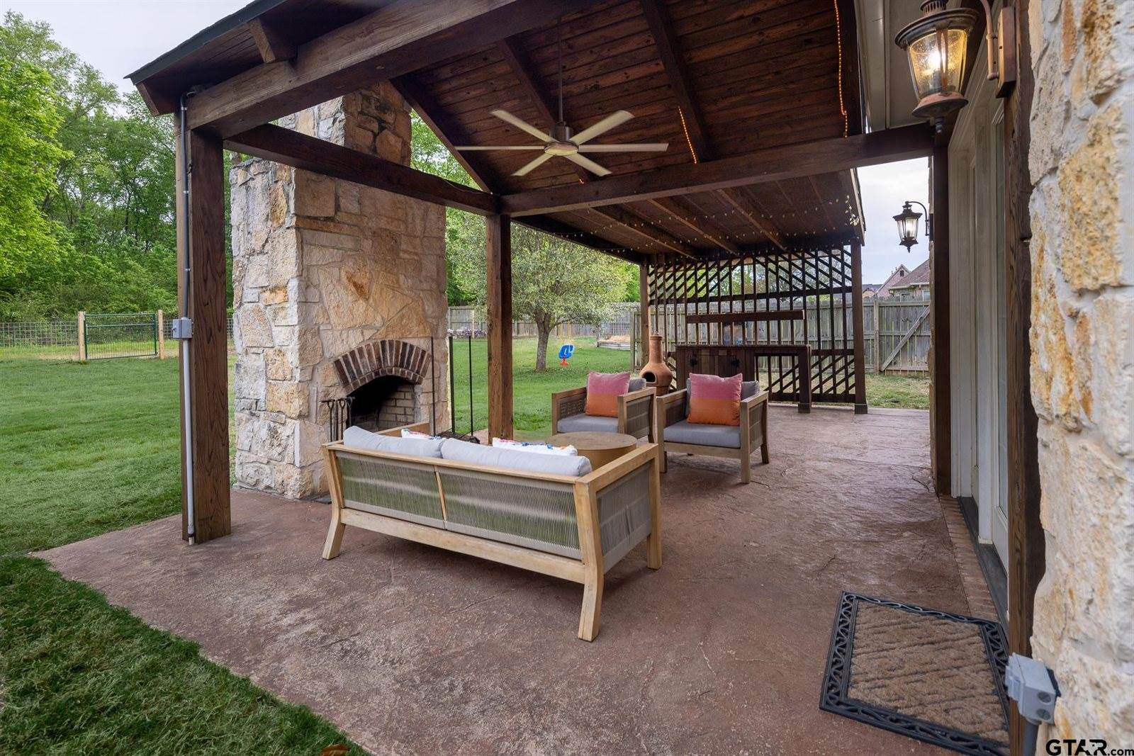 101 Thames Dr, Bullard, TX 75757
