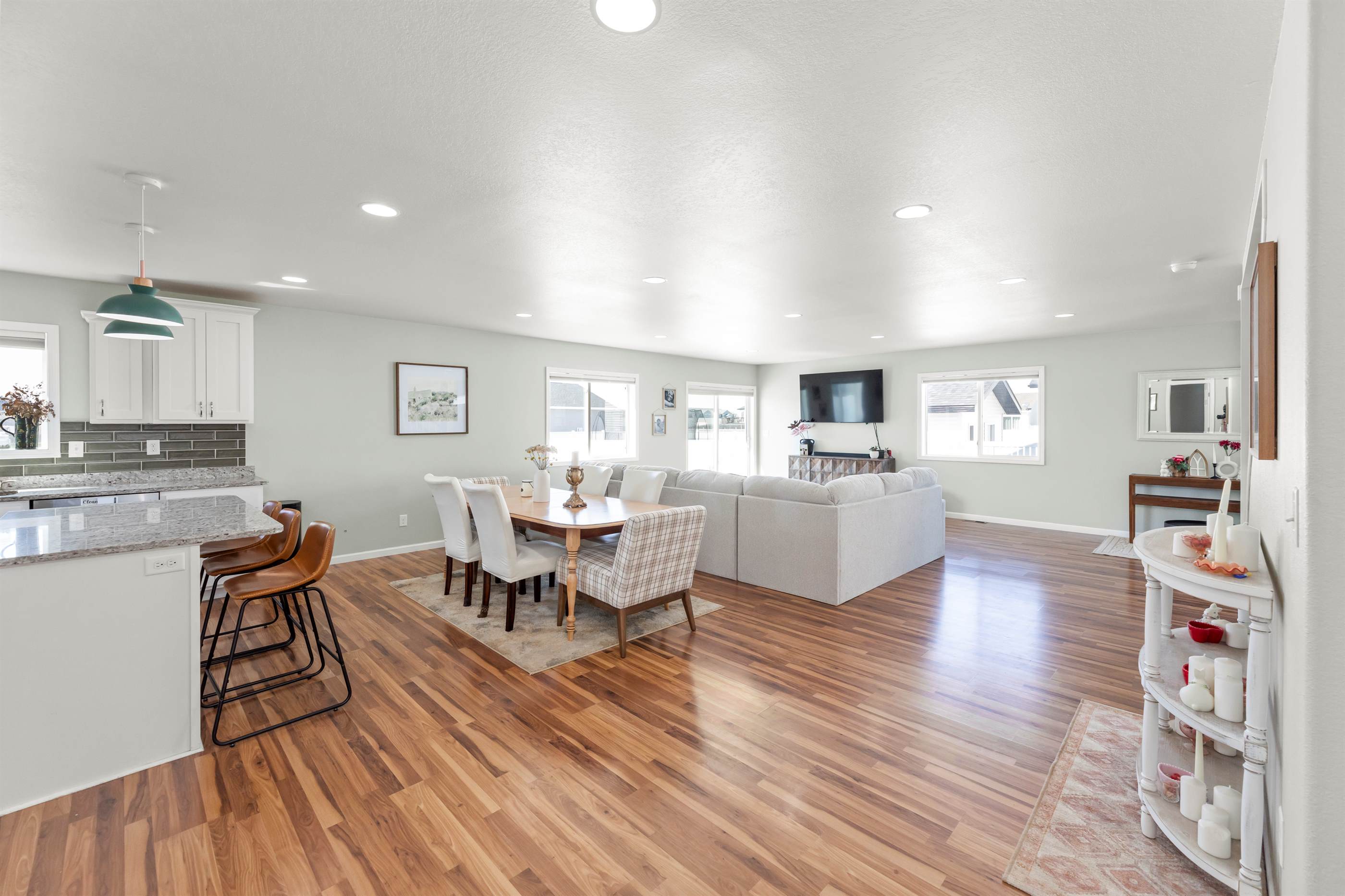 6737 21 St S, Fargo, ND 58104