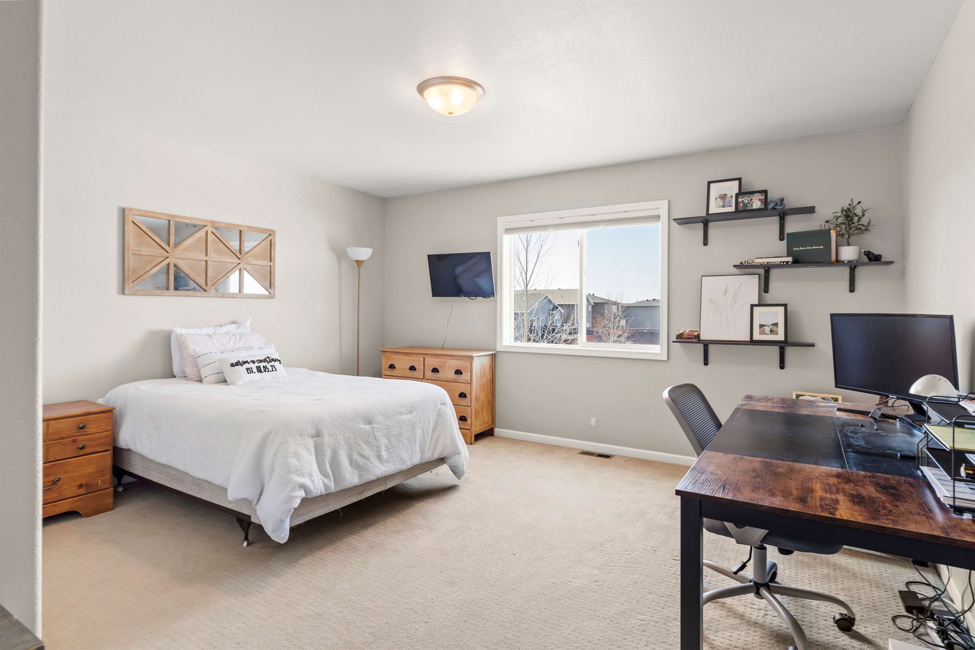 6737 21 St S, Fargo, ND 58104