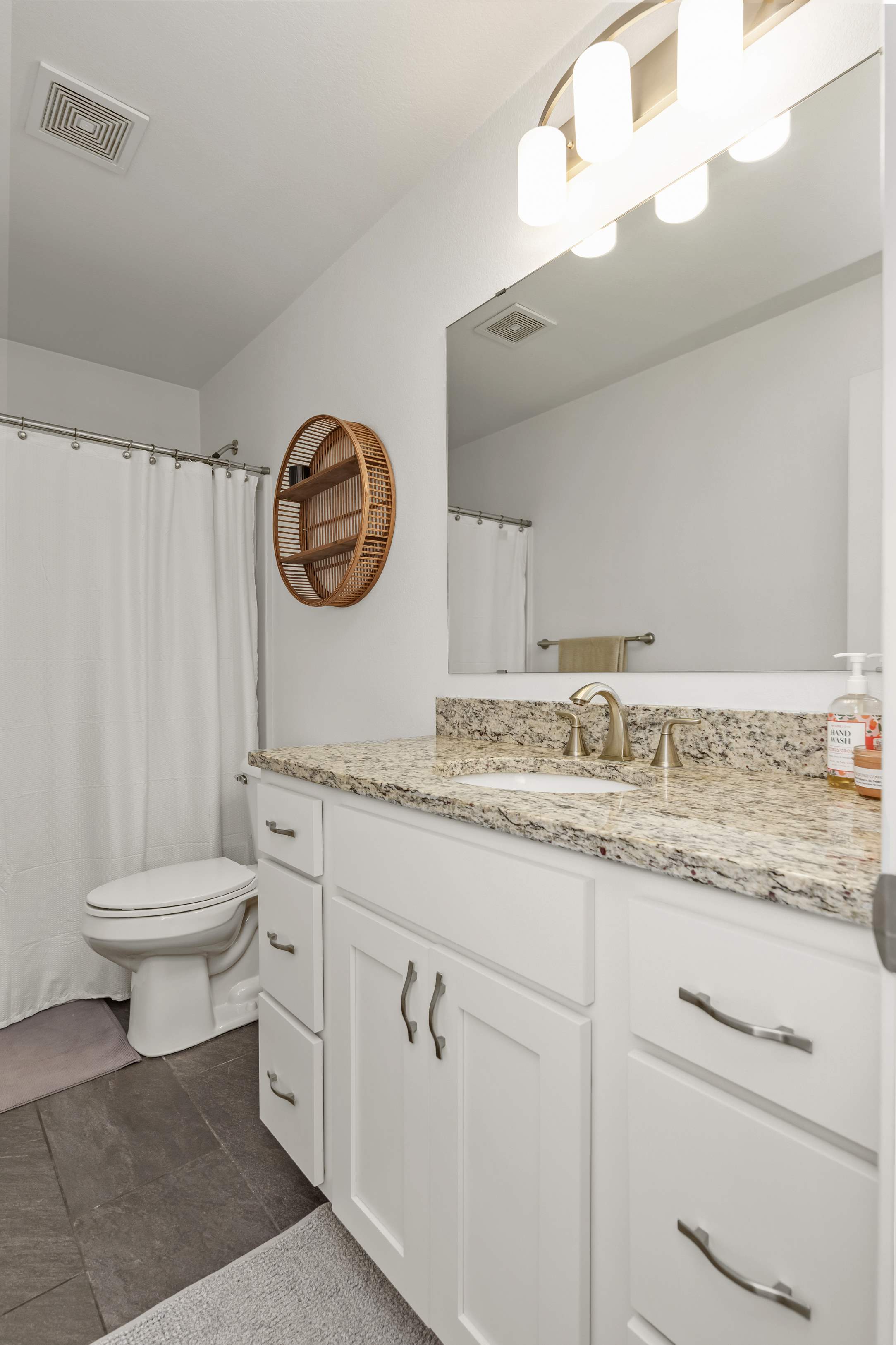 6737 21 St S, Fargo, ND 58104