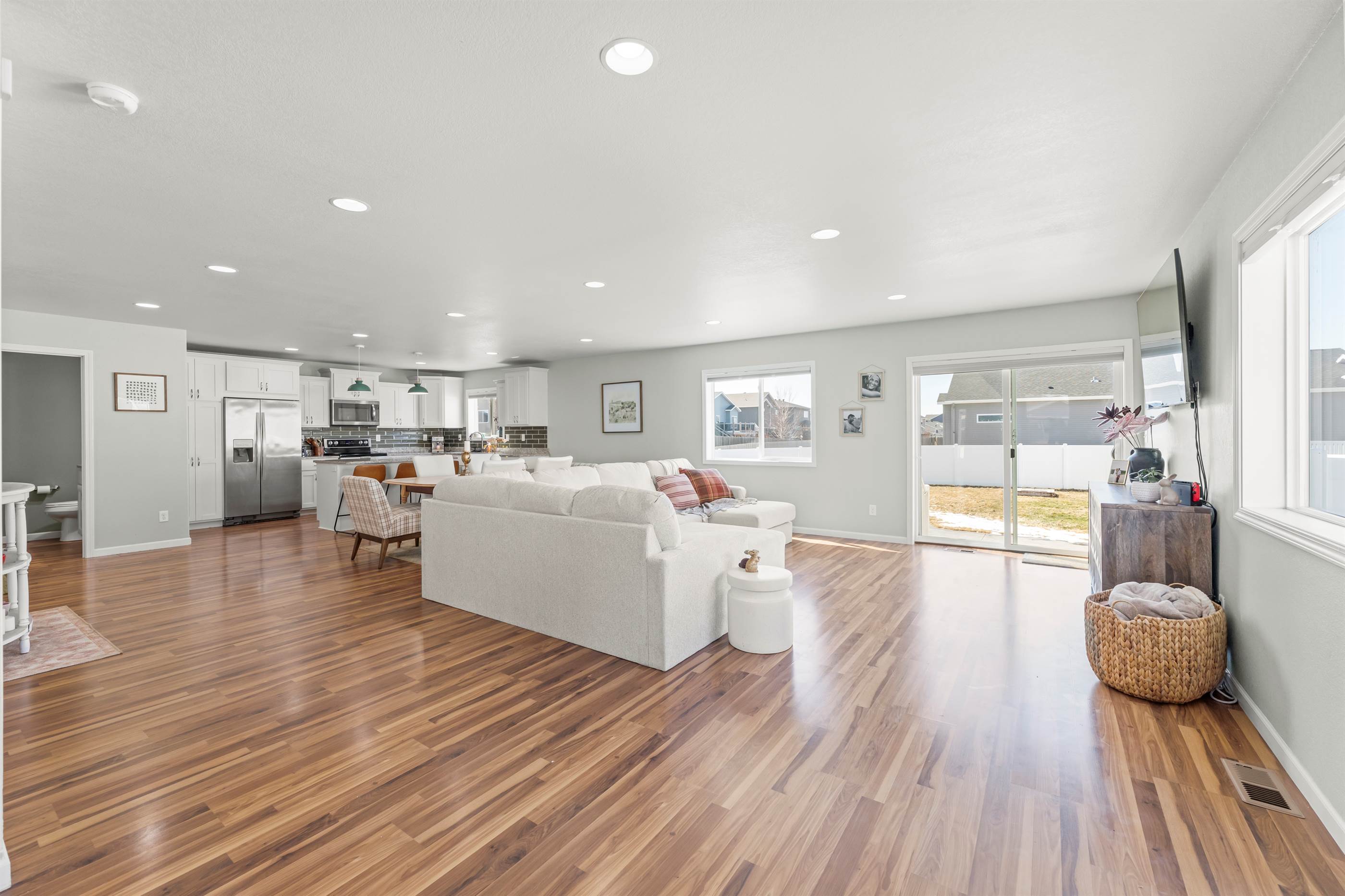 6737 21 St S, Fargo, ND 58104