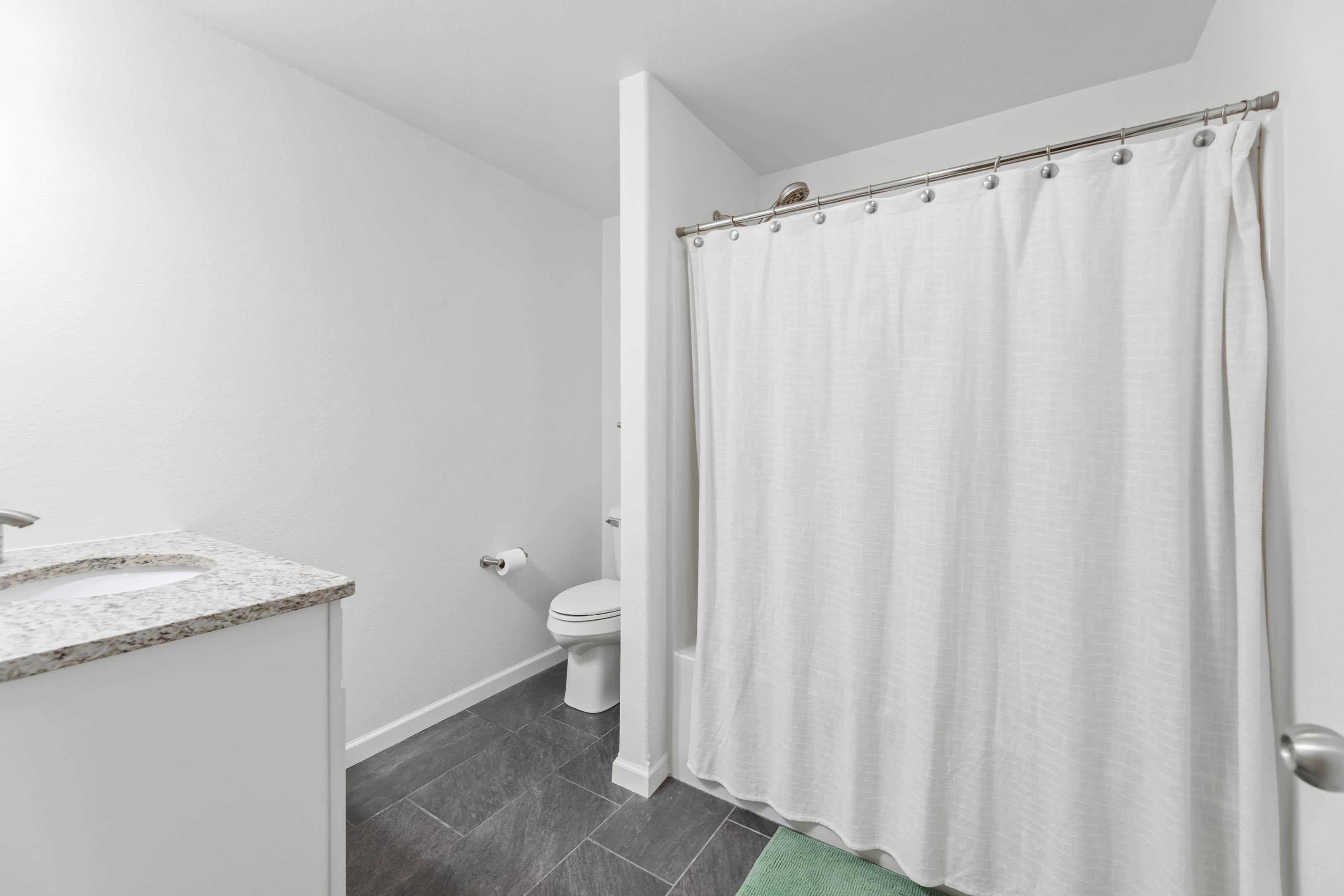 6737 21 St S, Fargo, ND 58104