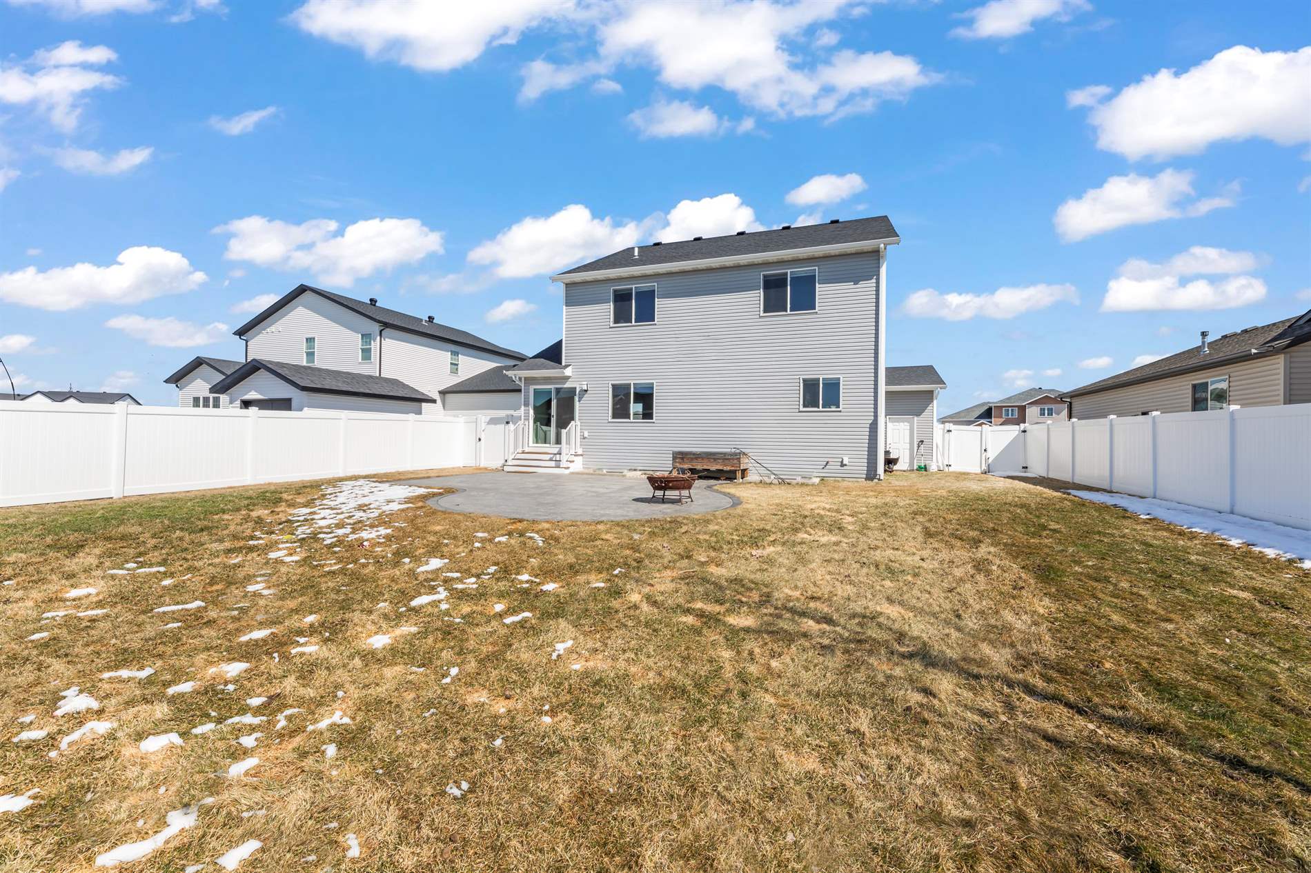 6737 21 St S, Fargo, ND 58104