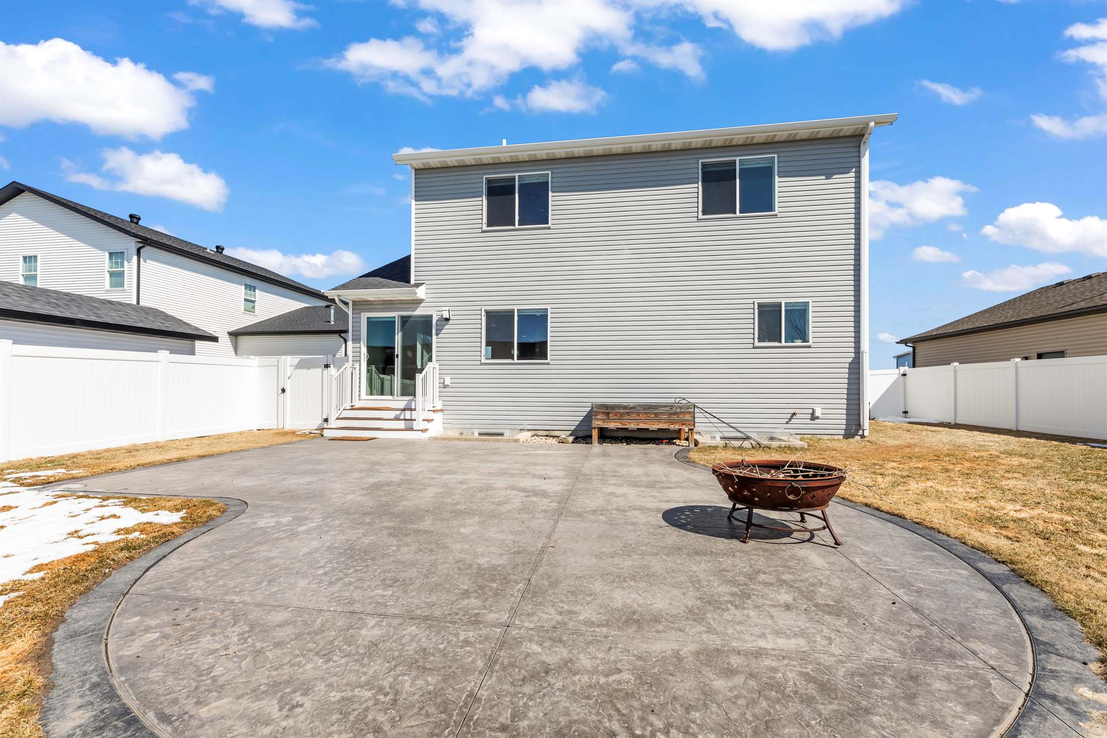 6737 21 St S, Fargo, ND 58104