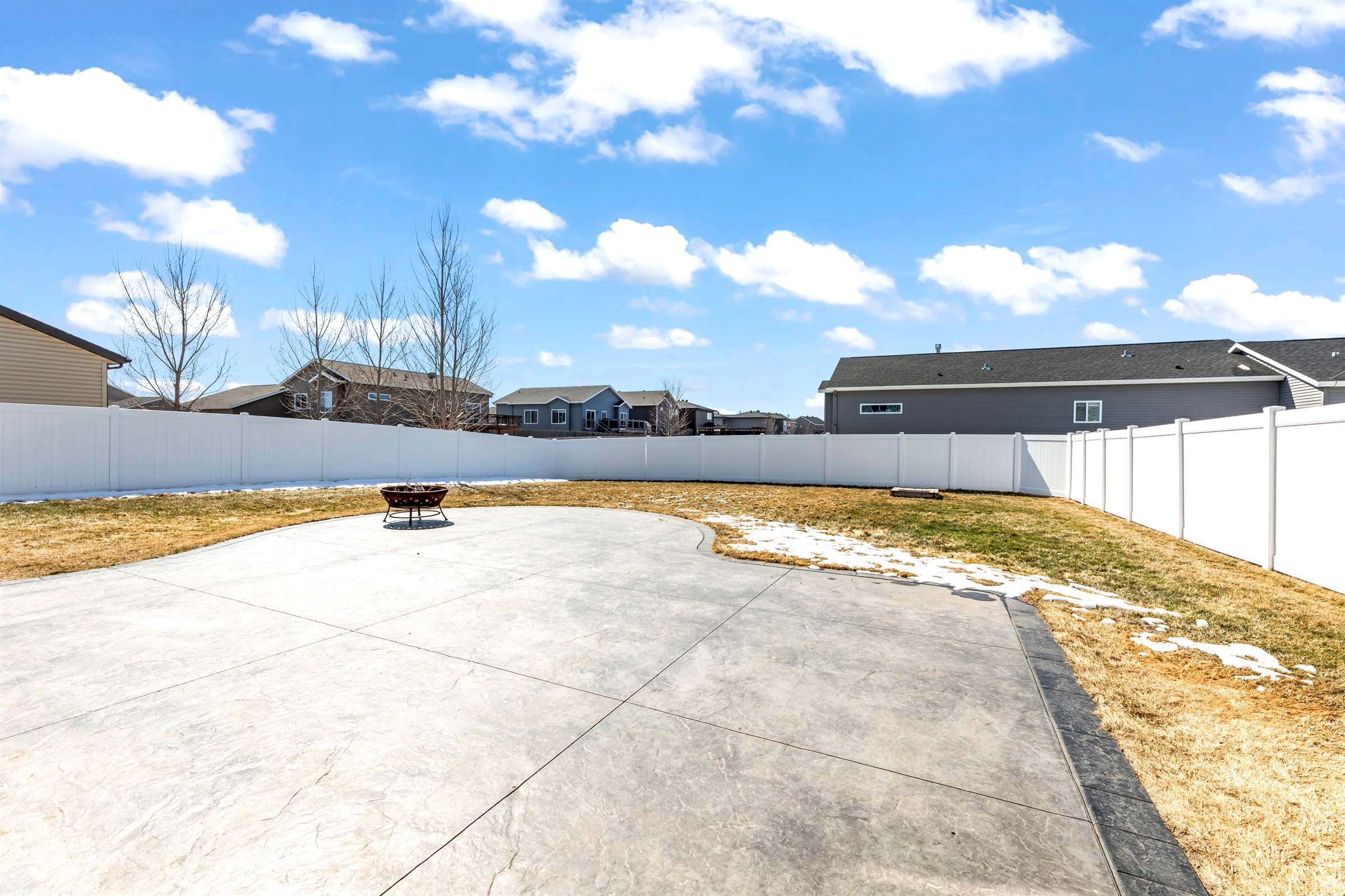 6737 21 St S, Fargo, ND 58104