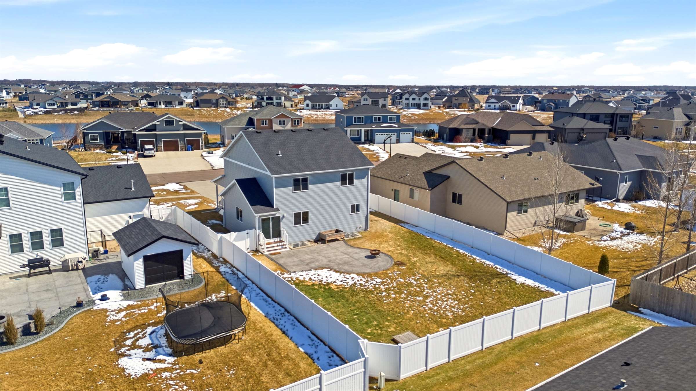 6737 21 St S, Fargo, ND 58104