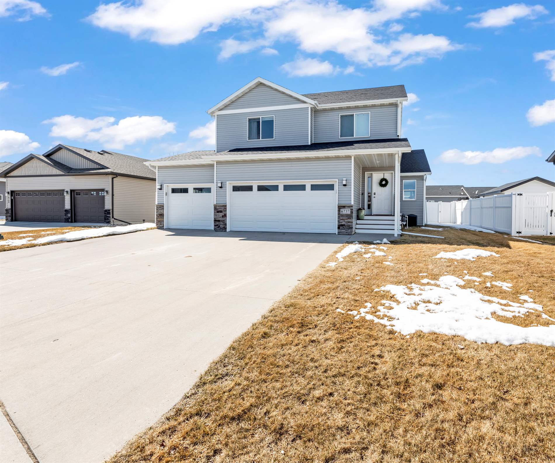 6737 21 St S, Fargo, ND 58104