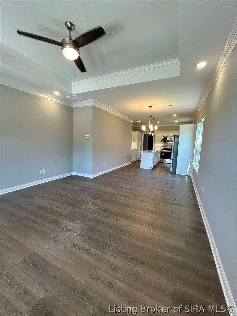 2113 Loop Island Way, New Albany, IN 47150