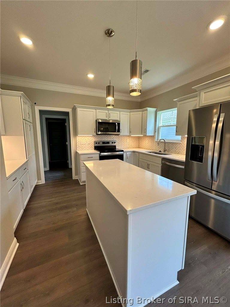 2113 Loop Island Way, New Albany, IN 47150
