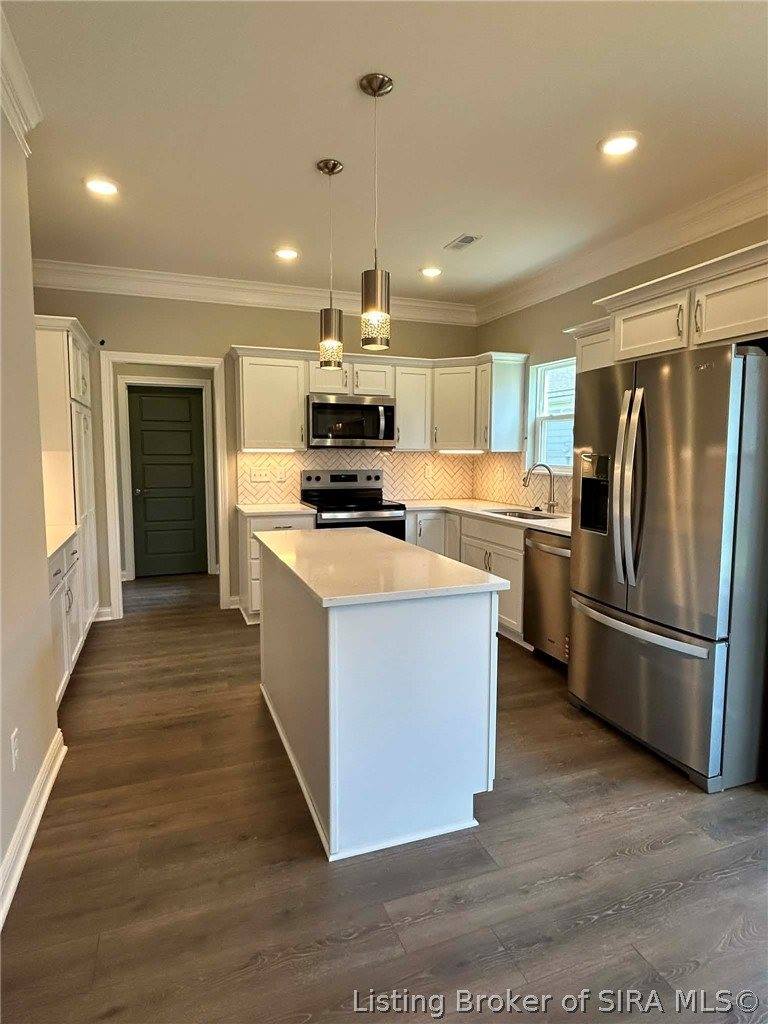 2113 Loop Island Way, New Albany, IN 47150