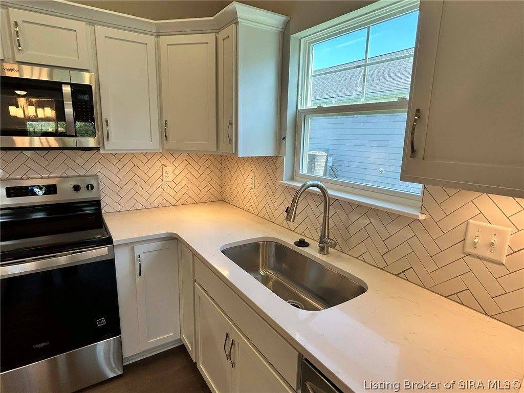 2113 Loop Island Way, New Albany, IN 47150