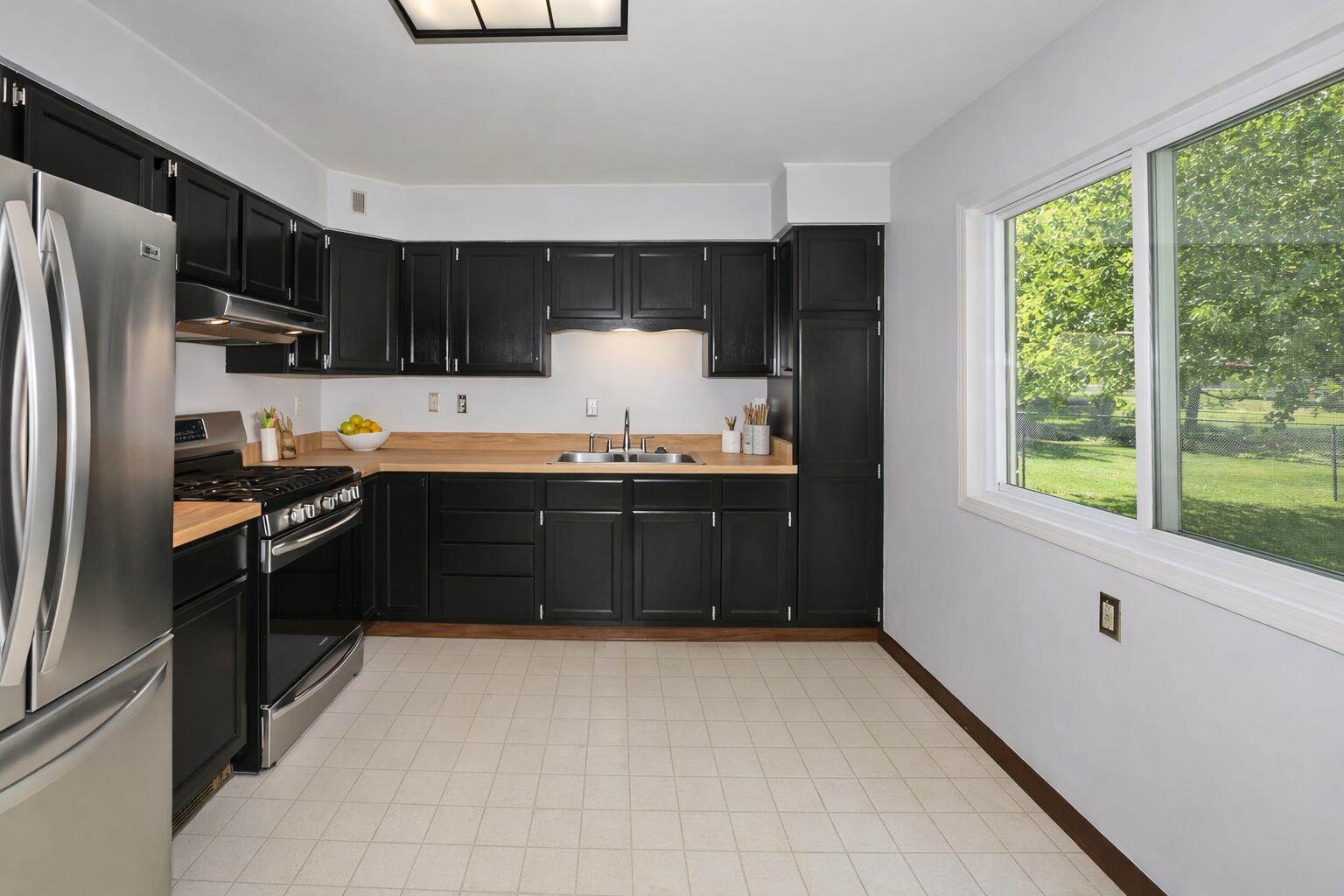 2618 James Blvd, Racine, WI 53403