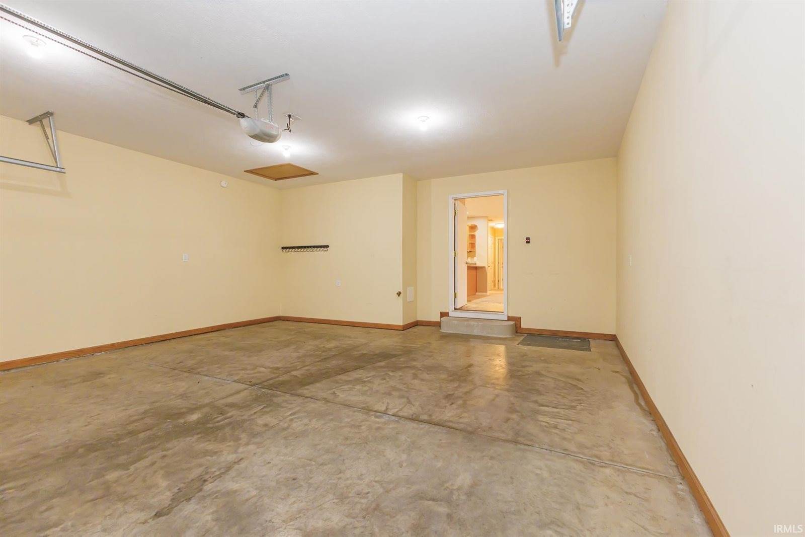 101 E Charter Drive, Muncie, IN 47303