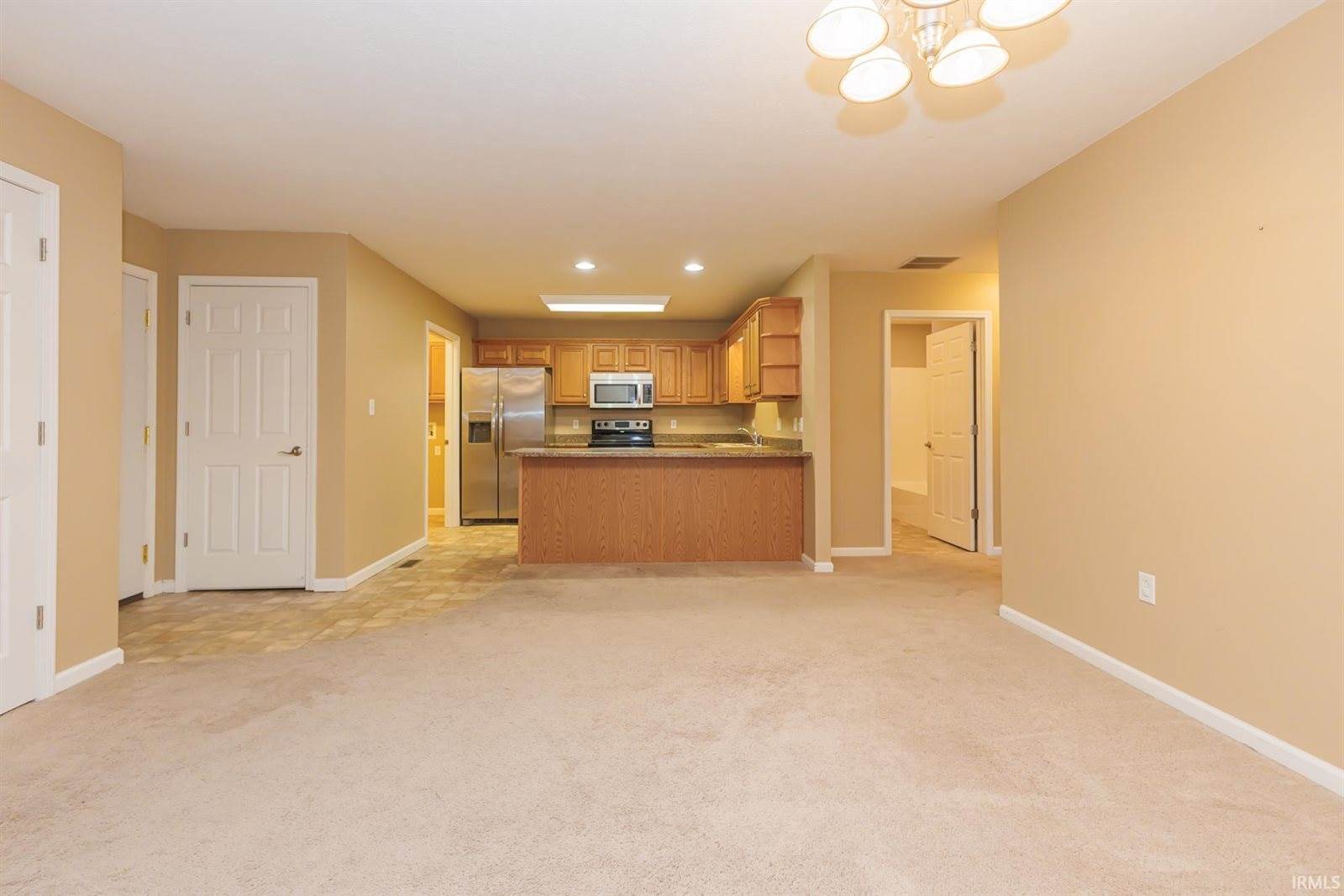 101 E Charter Drive, Muncie, IN 47303