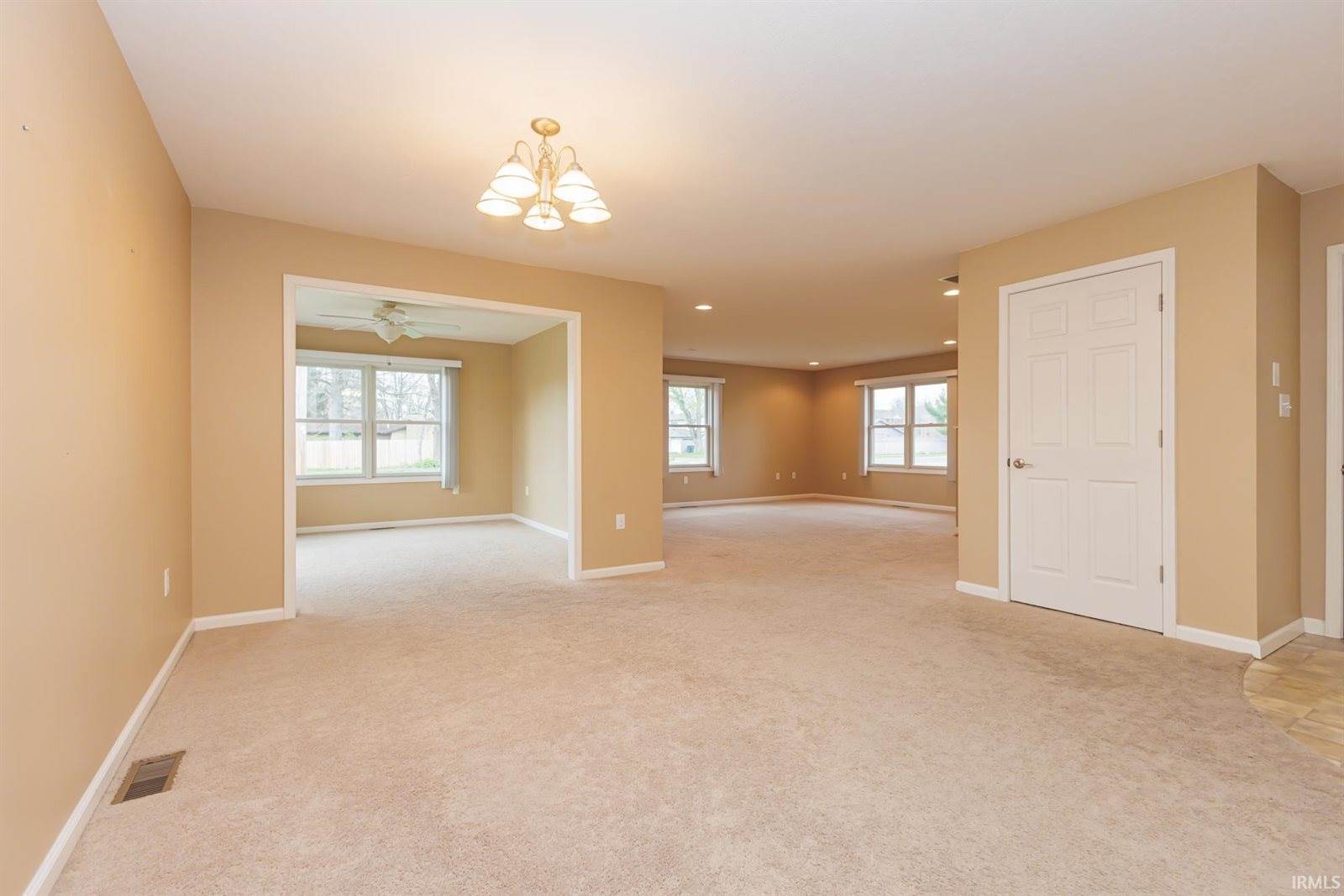 101 E Charter Drive, Muncie, IN 47303