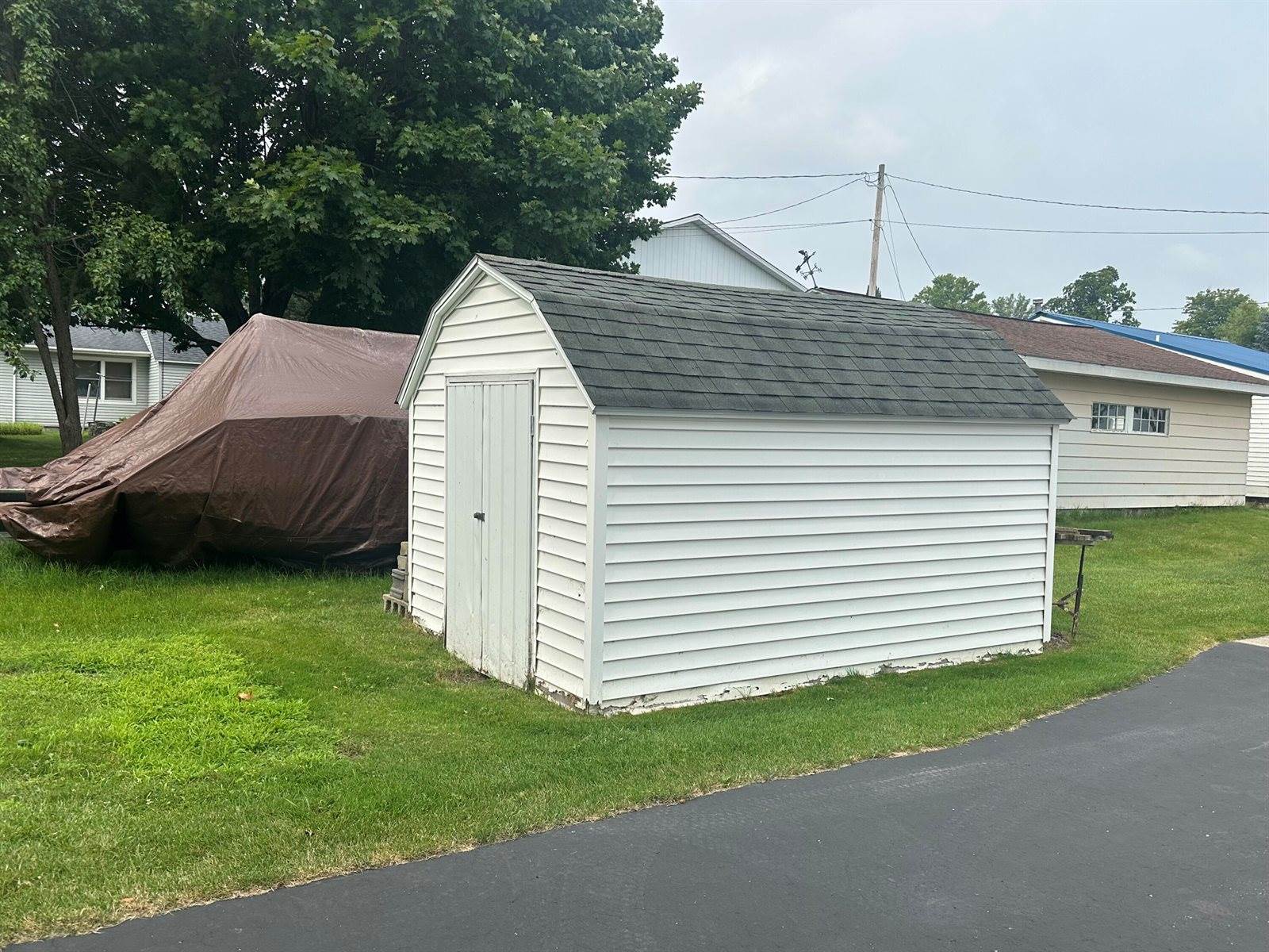 119 Wilson Avenue, Houghton Lake, MI 48629