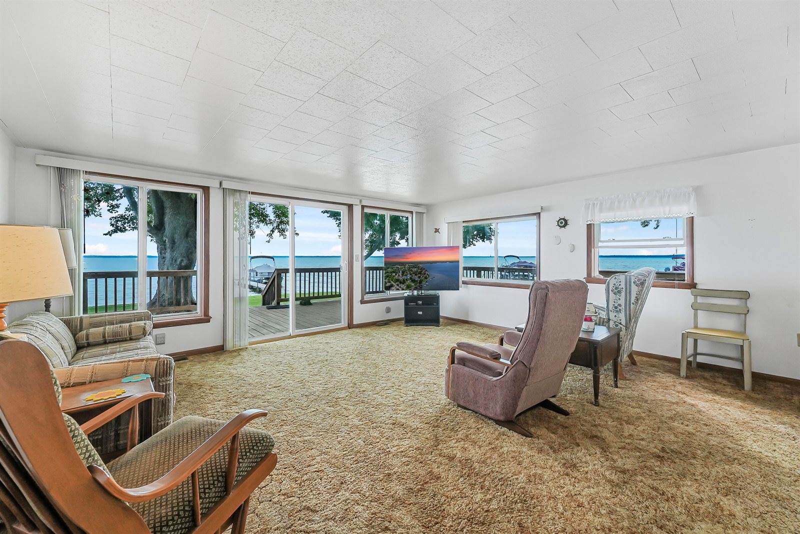 119 Wilson Avenue, Houghton Lake, MI 48629