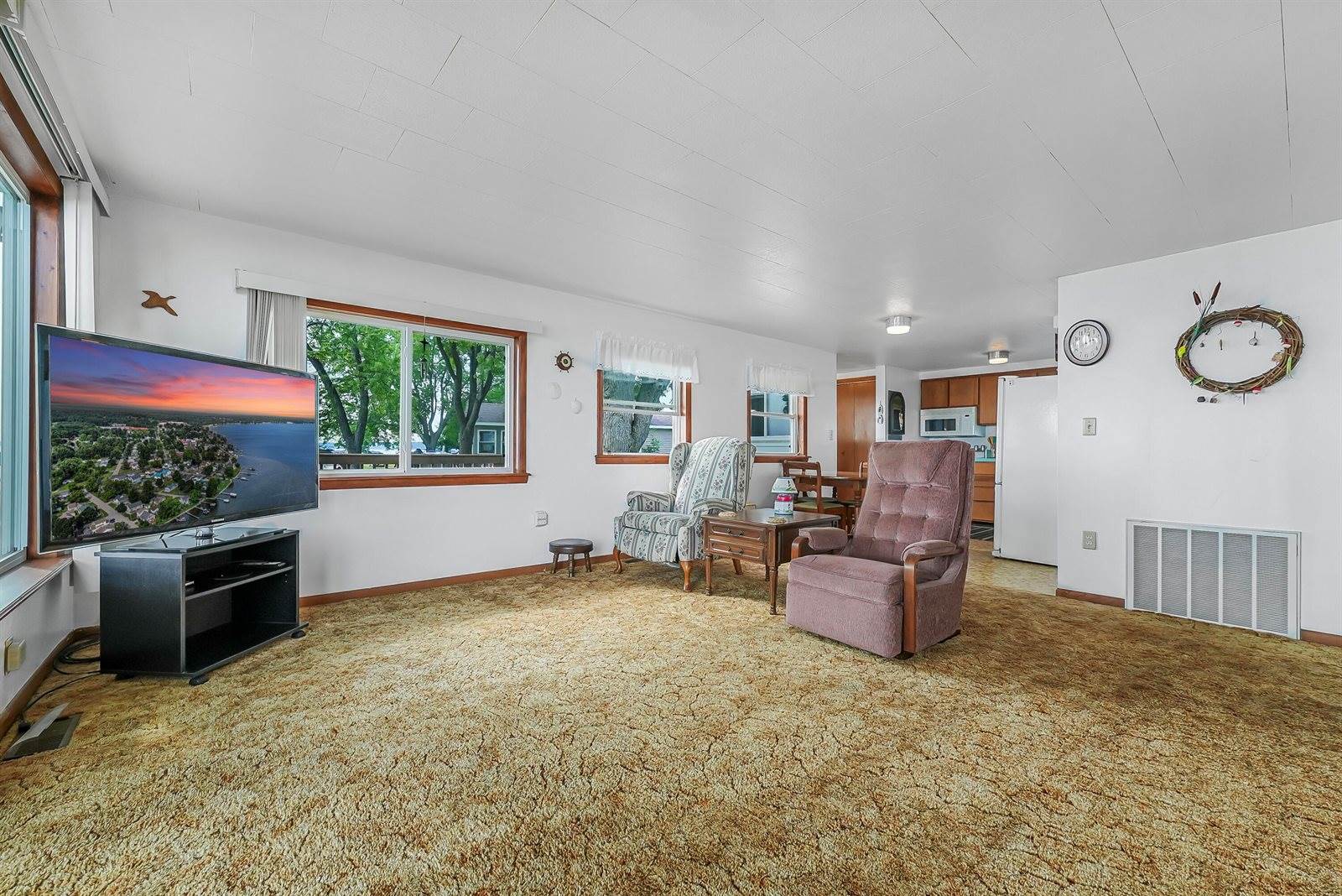 119 Wilson Avenue, Houghton Lake, MI 48629