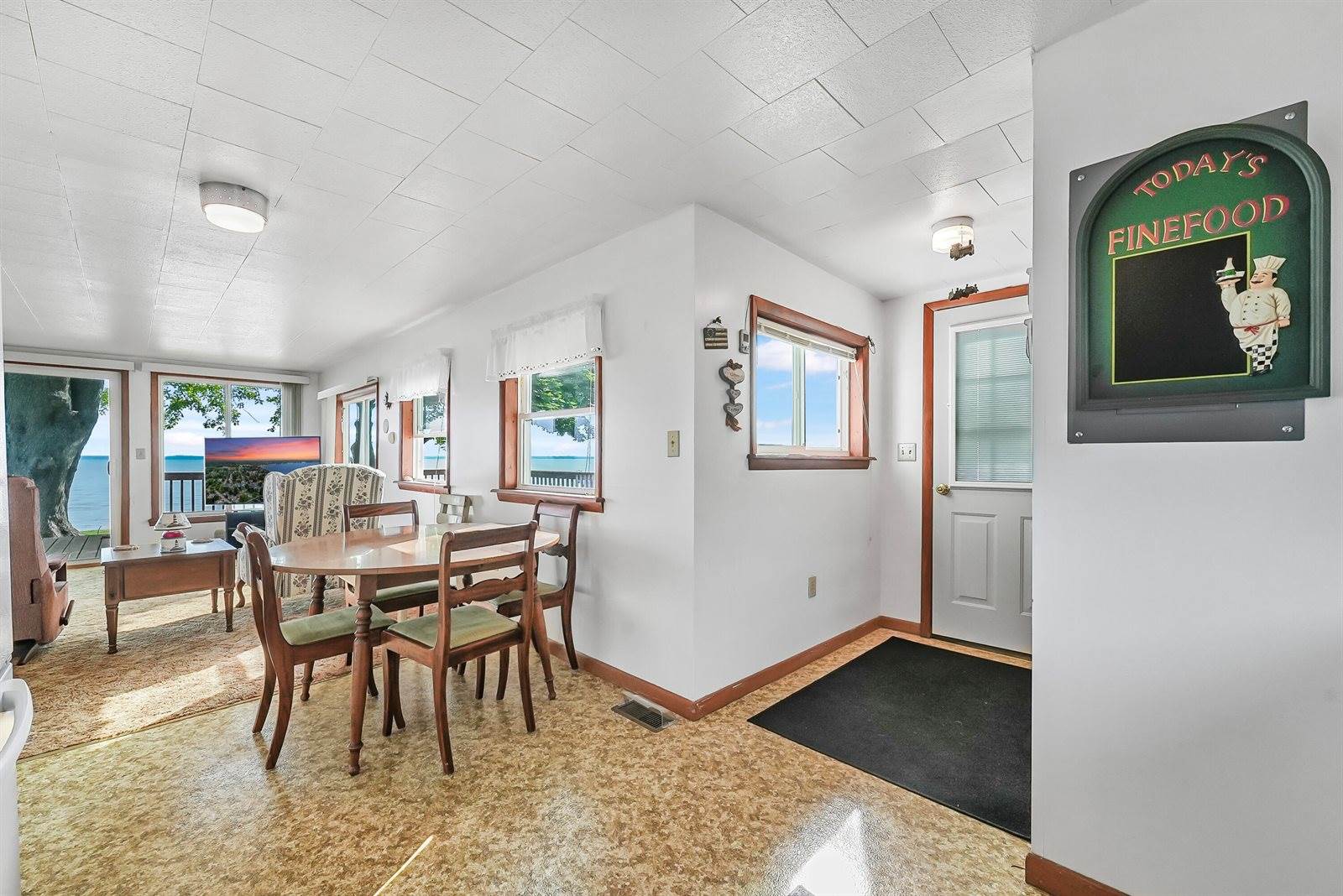 119 Wilson Avenue, Houghton Lake, MI 48629