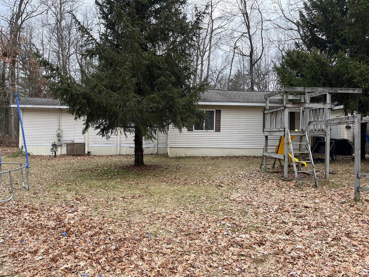 119 Forest Park Court, Prudenville, MI 48651