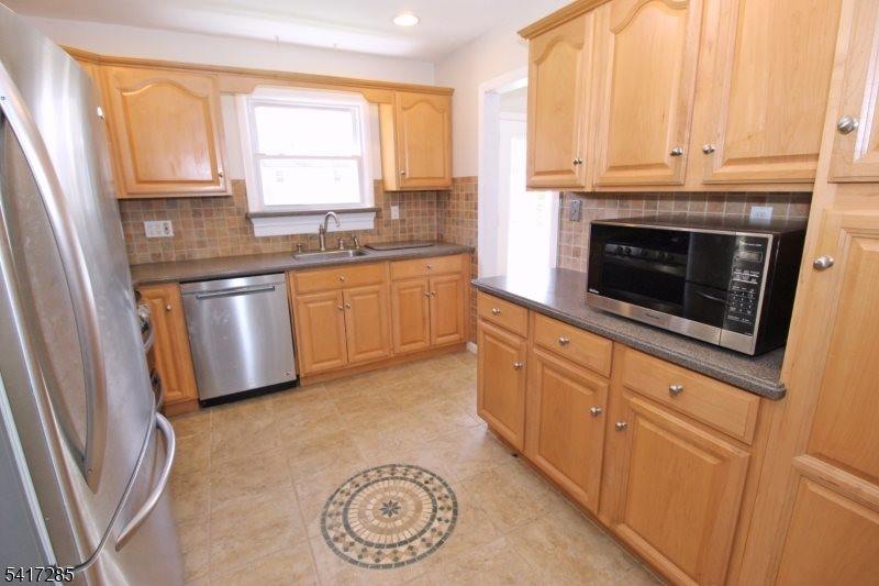 73 Winchester Rd, Livingston Township, NJ 07039
