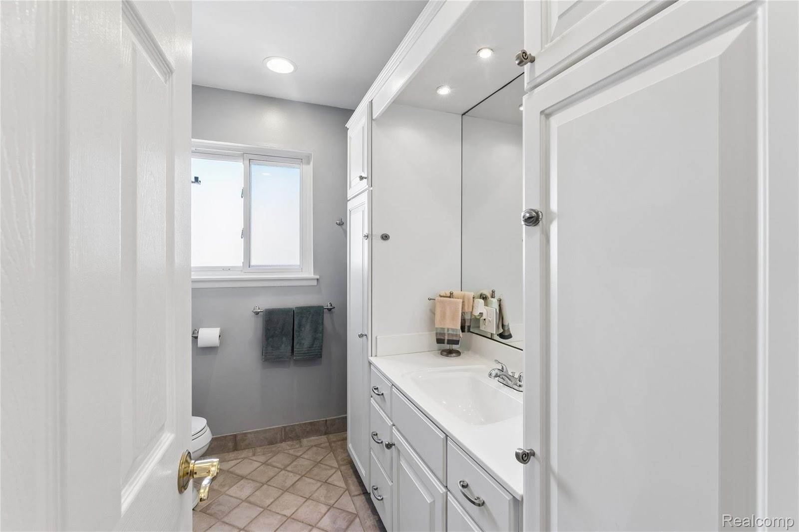 30110 Fink Avenue, FarmingtonHillsCity_Oakland, MI 48336